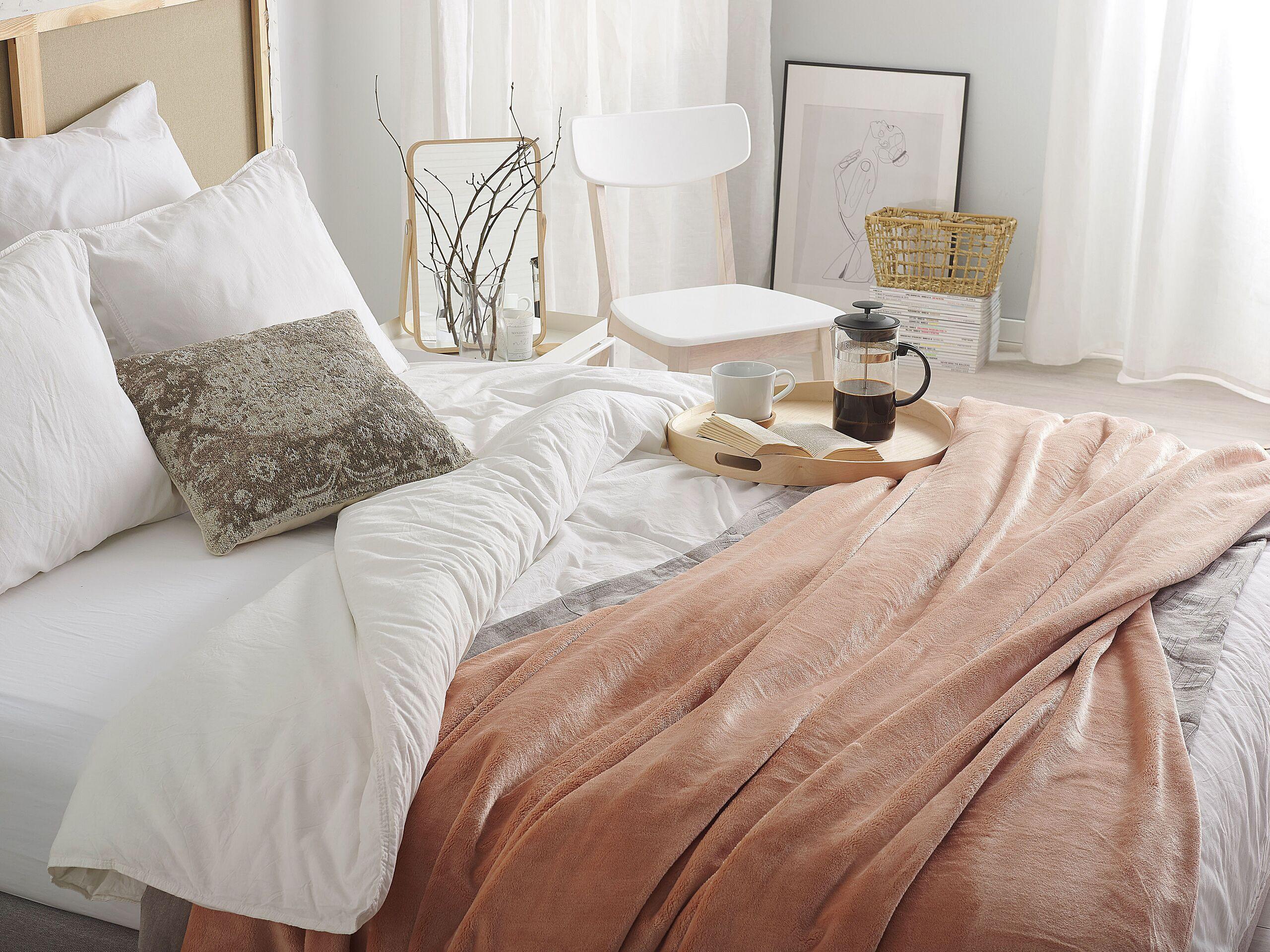 Beliani Kuscheldecke aus Polyester Modern TERKE