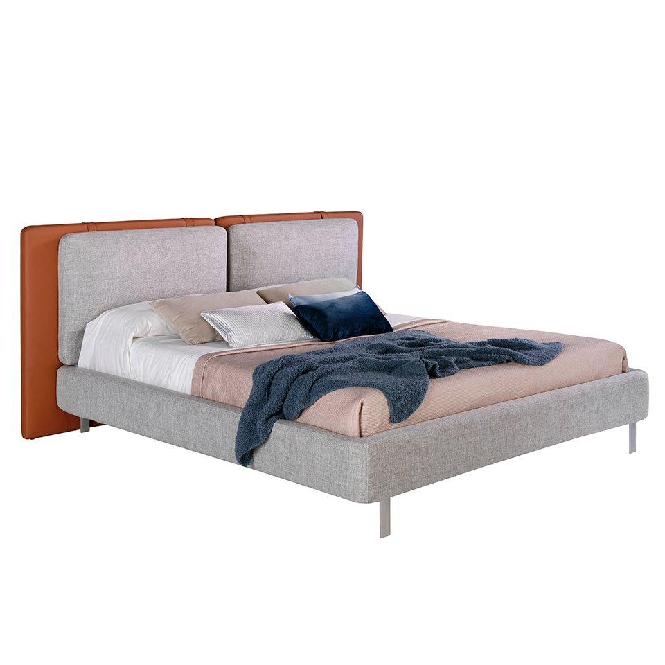 ANGEL CERDA Bett aus Stoff, Kunstleder und Stahl