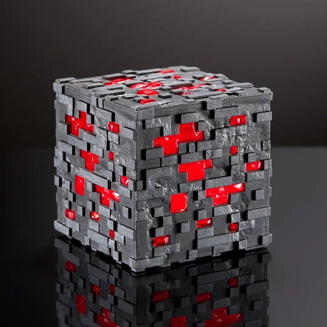 Paladone Replik - Minecraft - Leuchtendes Redstone-Erz
