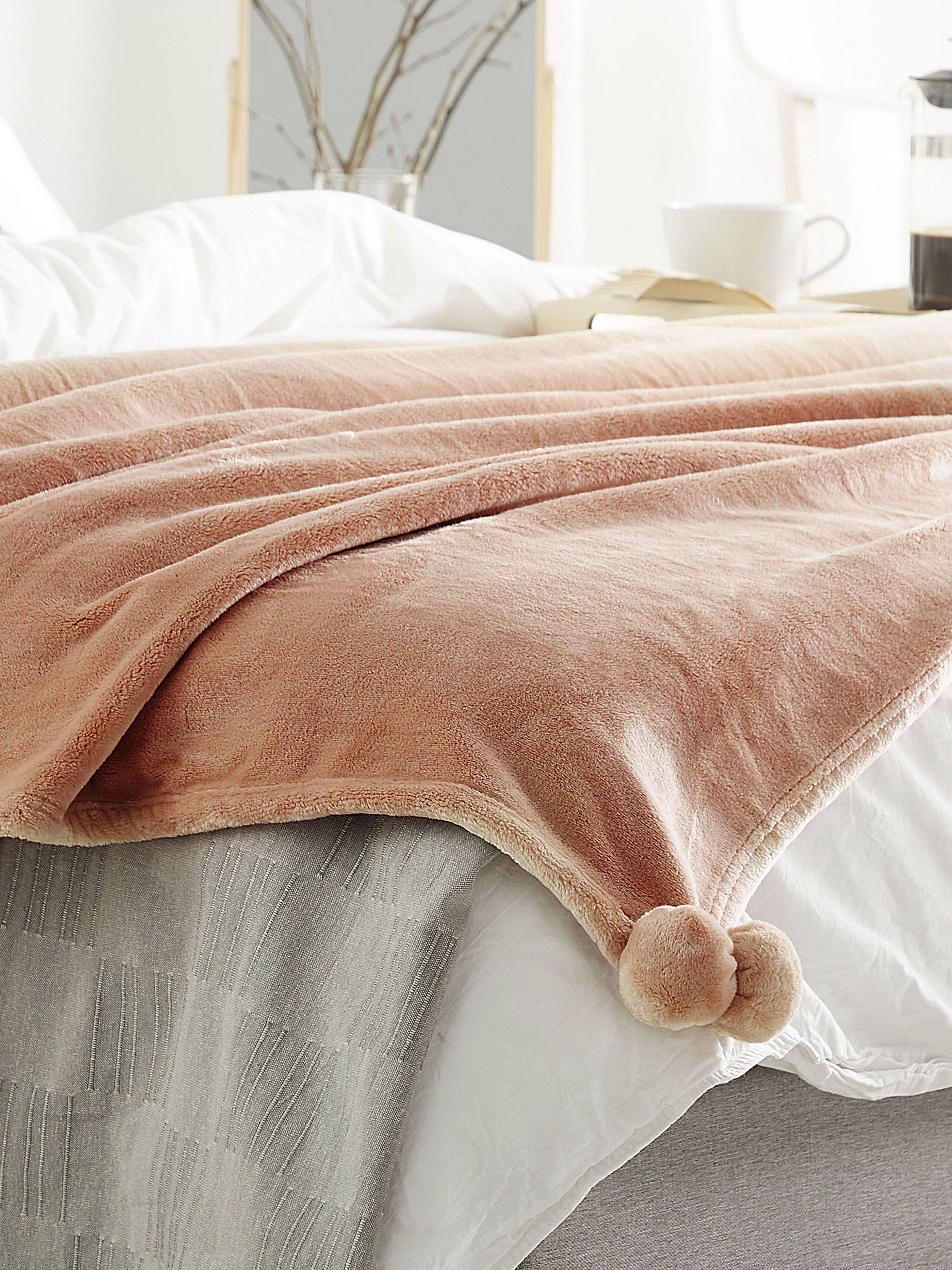 Beliani Kuscheldecke aus Polyester Modern TERKE