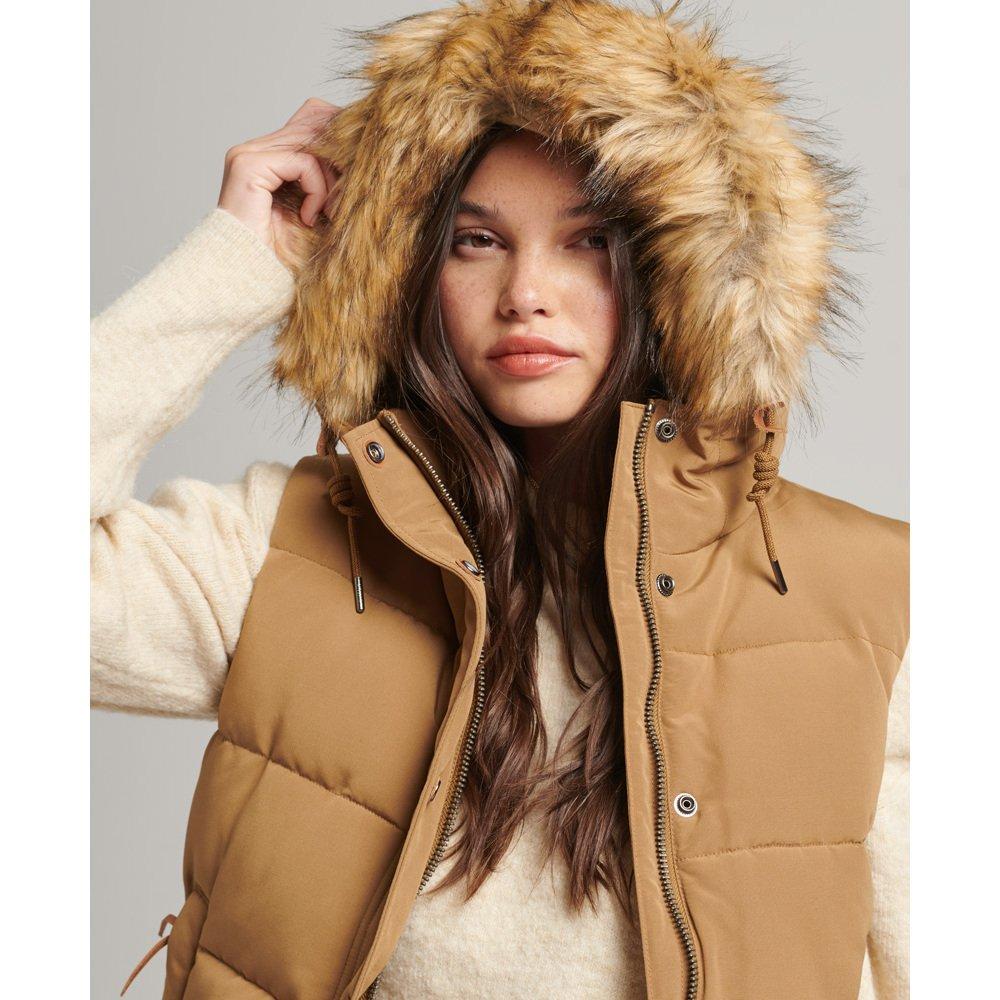 Superdry ärmellose daunenjacke mit kunstpelz für en everest