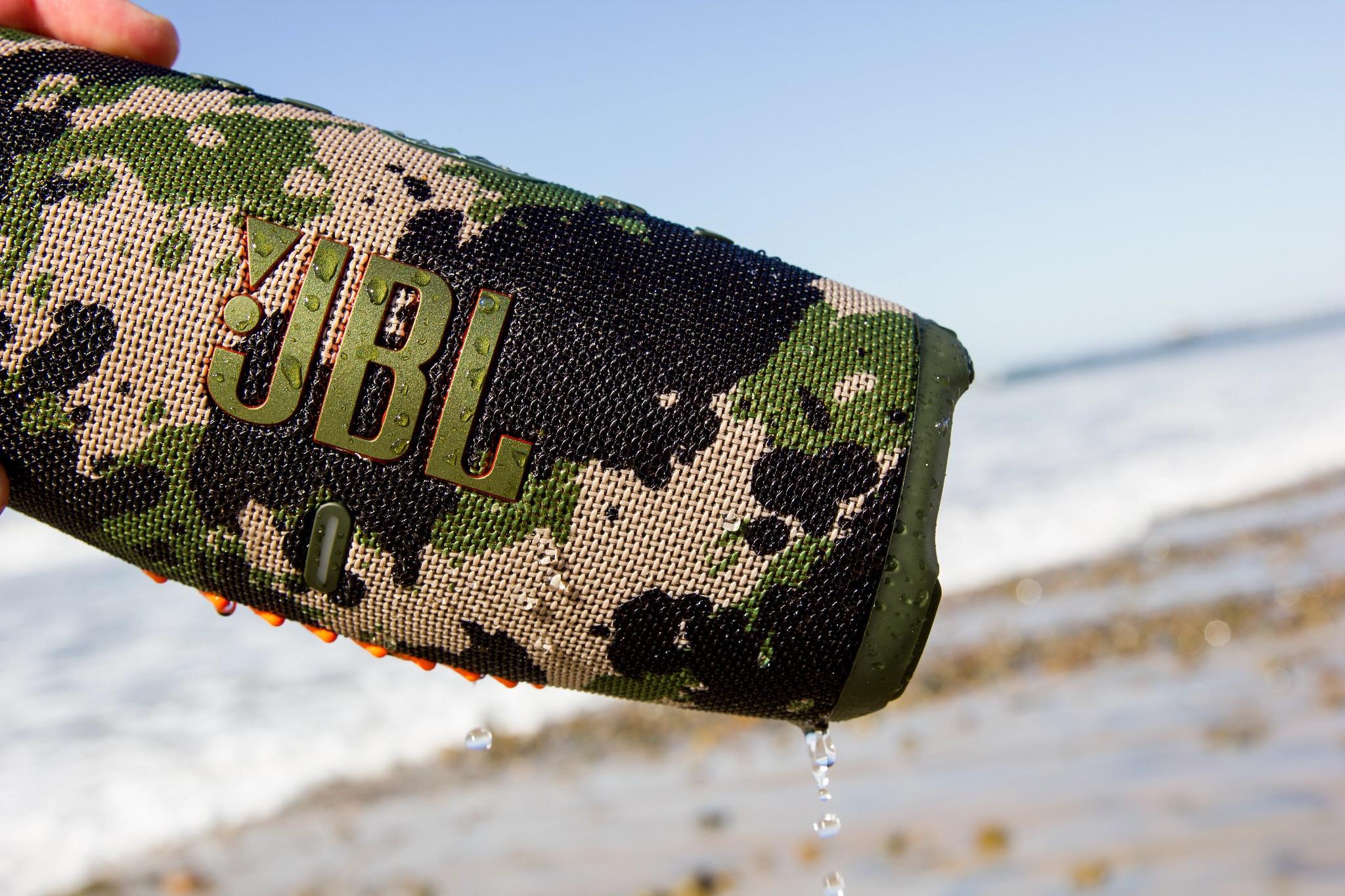 JBL Tragbarer wasserdichter Bluetooth-Lautsprecher mit Powerbank Charge 5 Camouflage