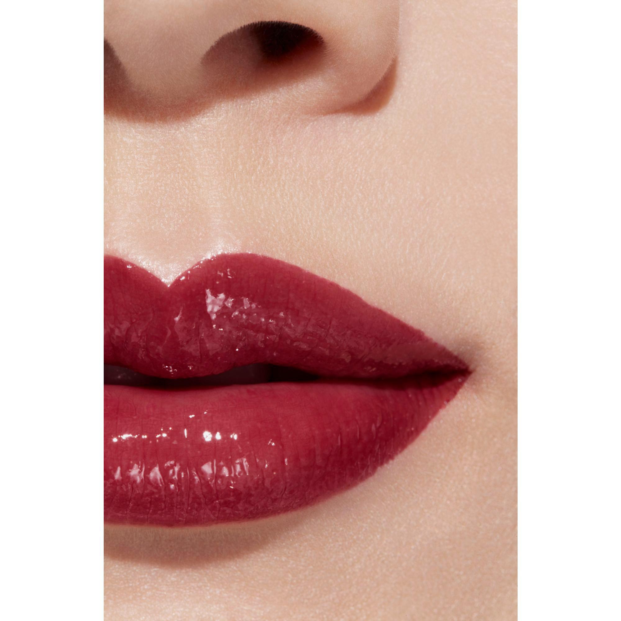 CHANEL ROUGE COCO FLASH colour, shine, intensity in a flash
