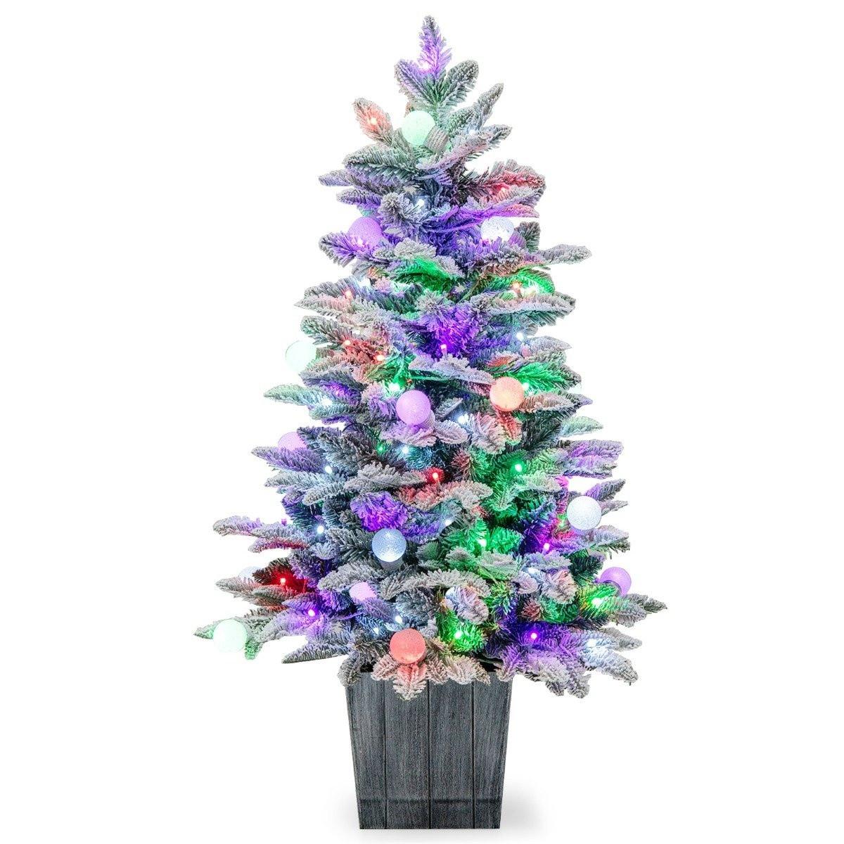 Northix Künstlicher Weihnachtsbaum beflockter Tannenbaum mit 80 mehrfarbigen LED-Lichtern