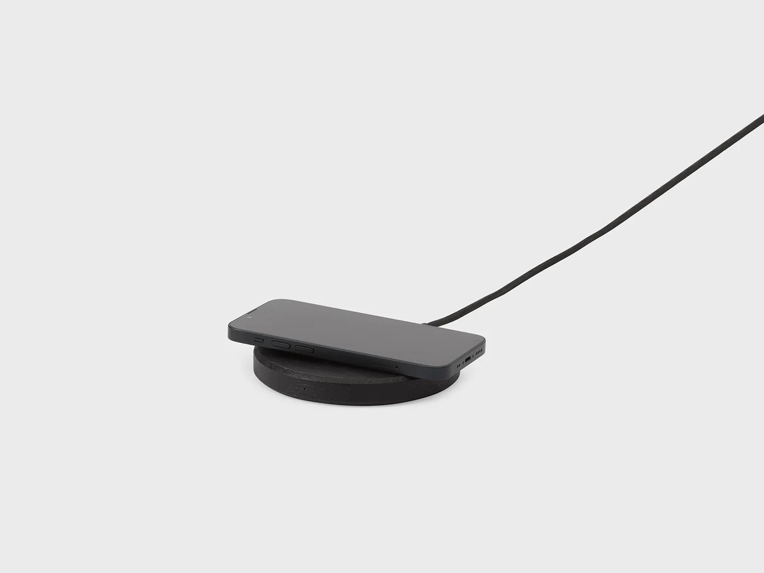 Oakywood Slim Charging Pad - Kabelloses Ladegerät aus Massivholz - Schwarz