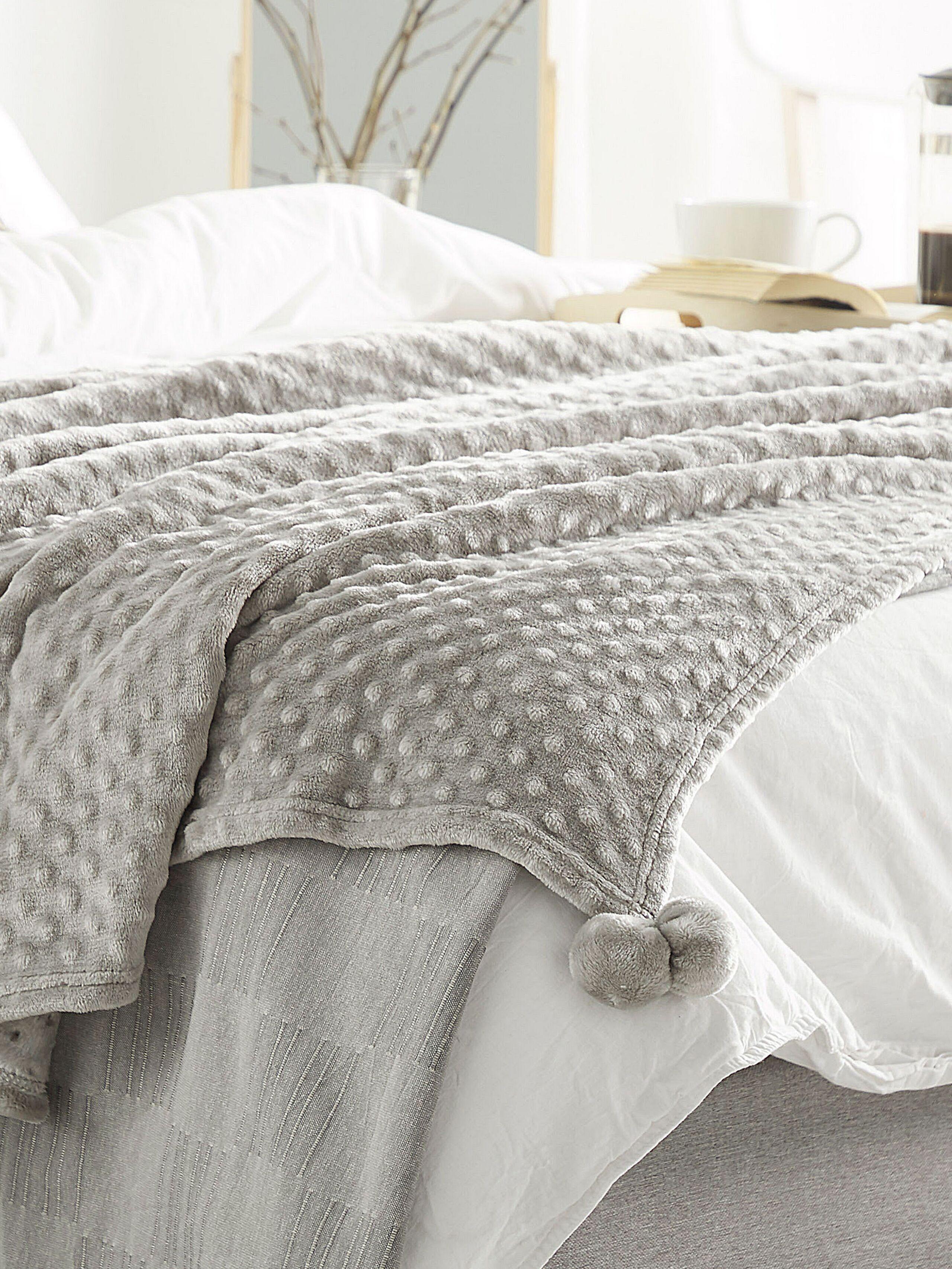 Beliani Kuscheldecke aus Polyester Skandinavisch SAMUR