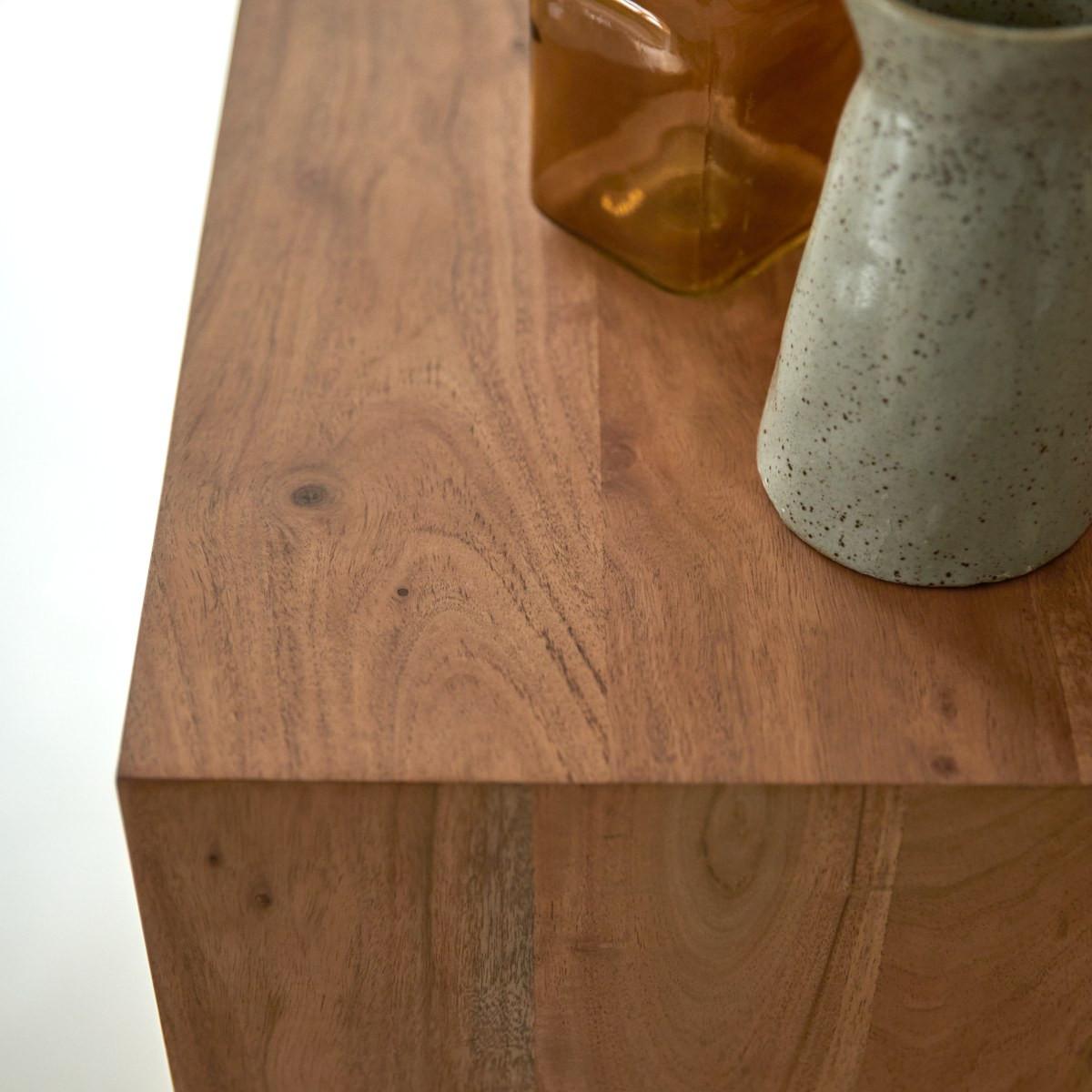 Tikamoon Hohe Kommode aus Akazie massiv Olga