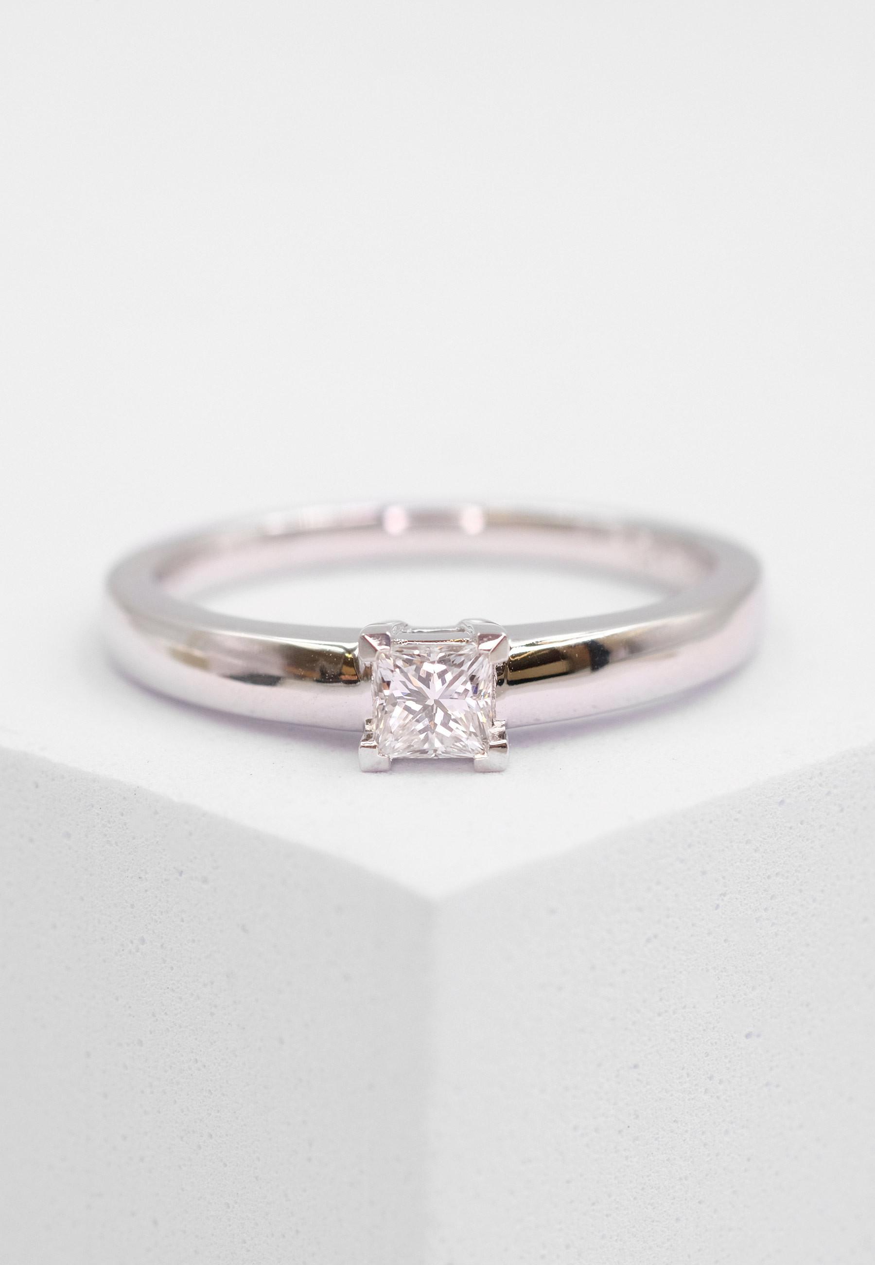 MUAU Schmuck Solitaire Ring Diamant 0.22ct. Princess Weissgold 750