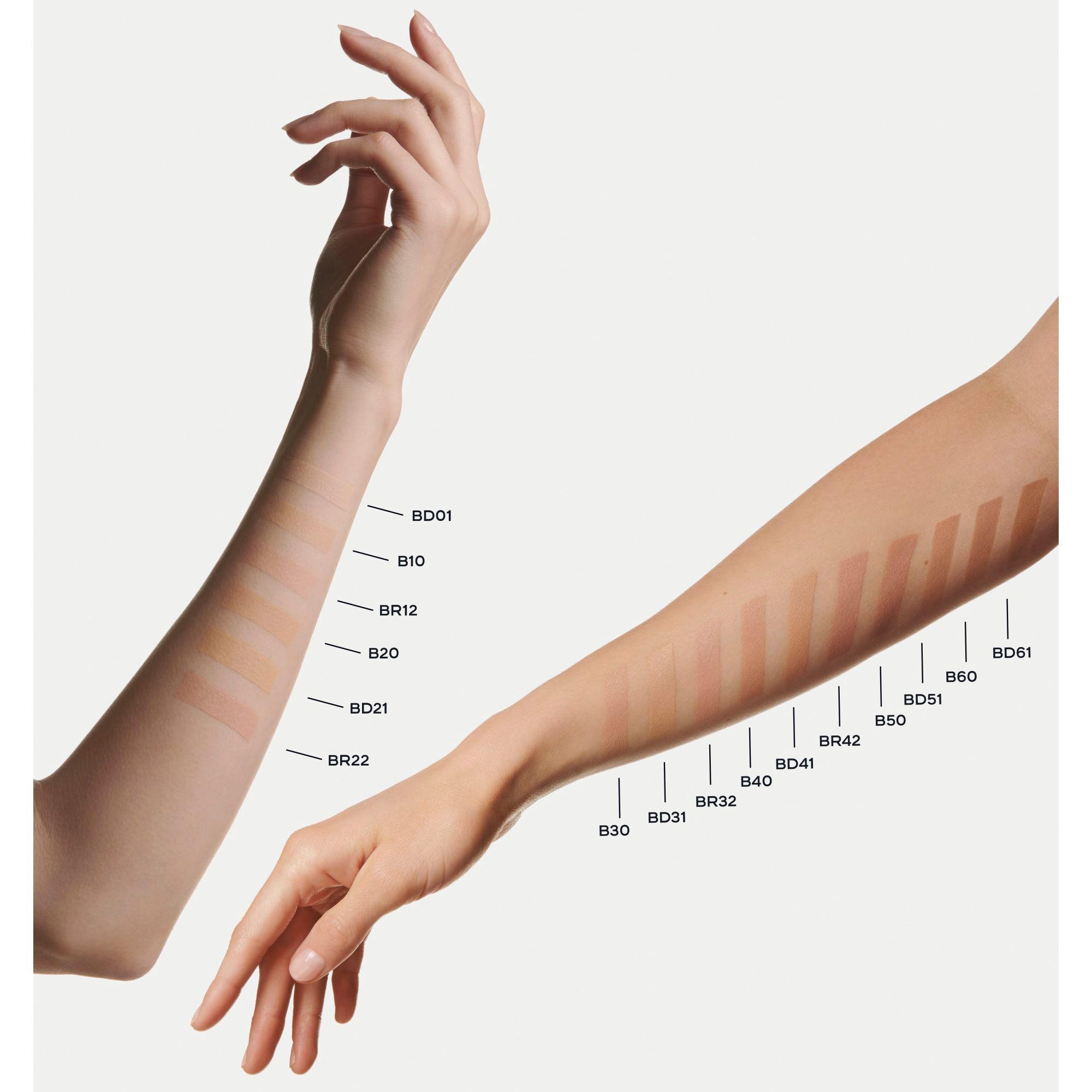 CHANEL N°1 DE CHANEL REVITALISIERENDE FOUNDATION verleiht leuchtkraft - spendet feuchtigkeit - schützt