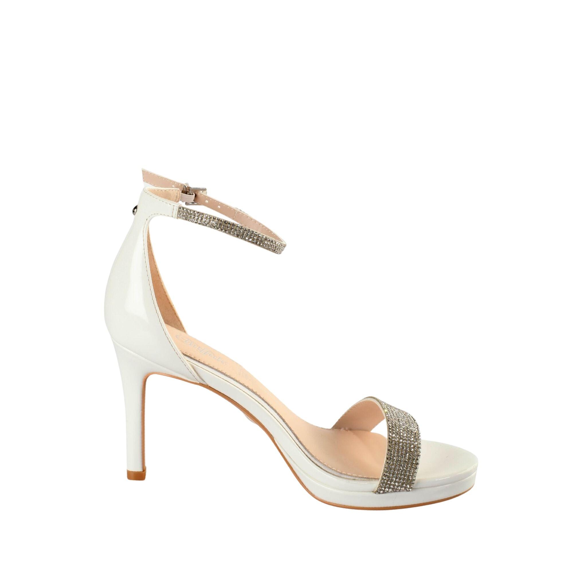 Buffalo pumps Mary Belle