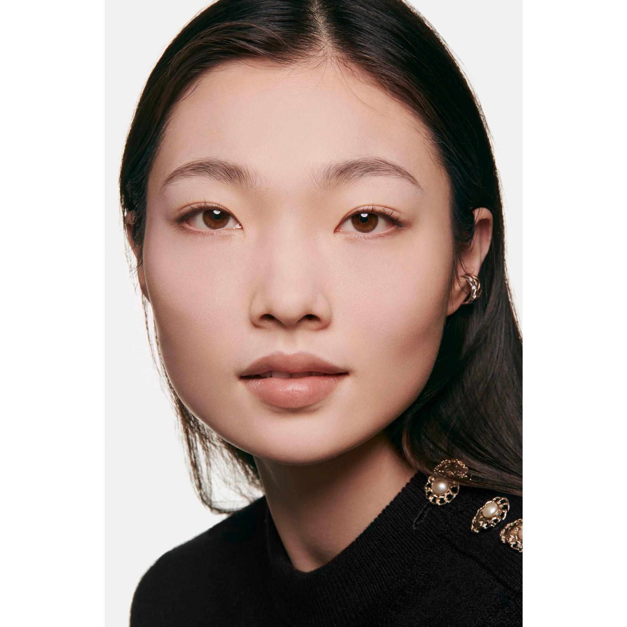 CHANEL ULTRA LE TEINT kompakt-make-up für höchste perfektion. extrem langanhaltend. hoher tragekomfort