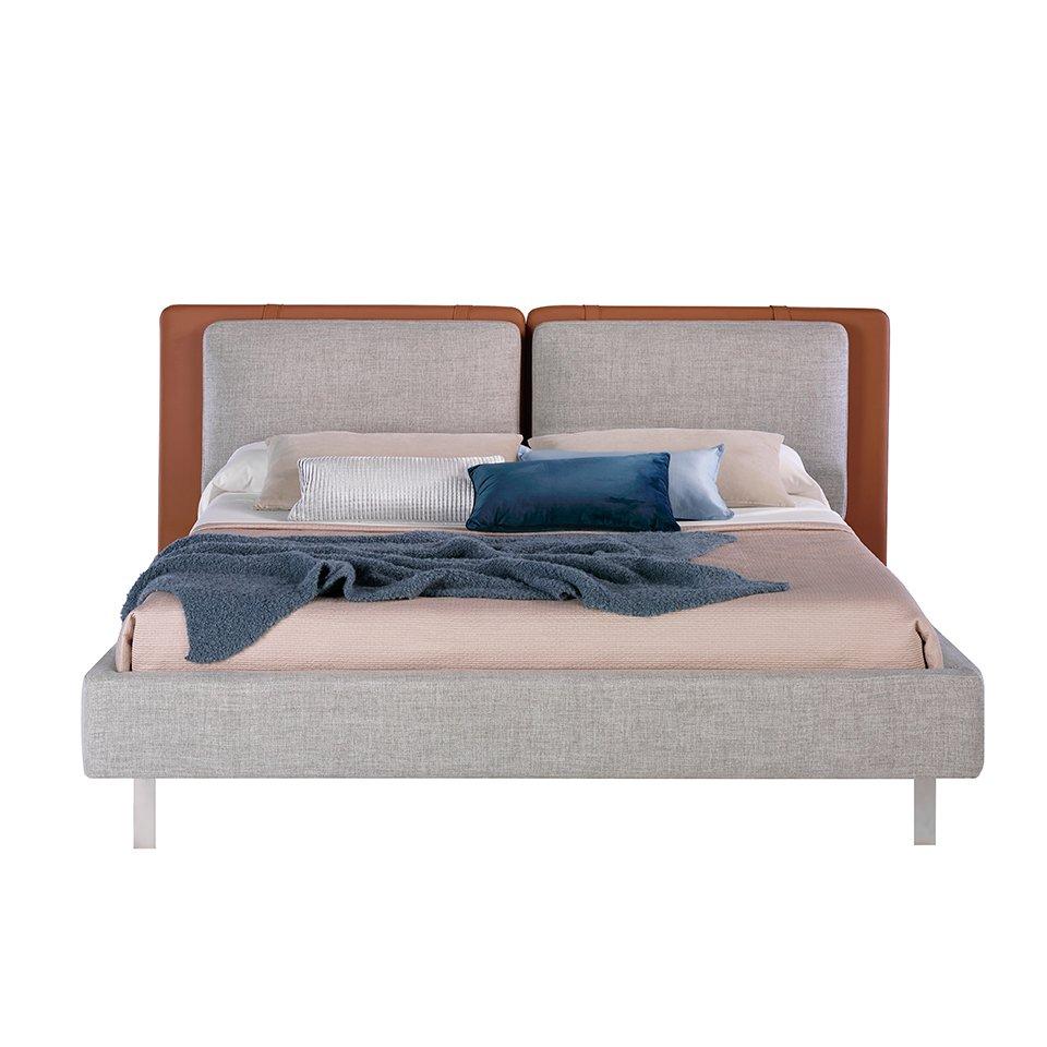 ANGEL CERDA Bett aus Stoff, Kunstleder und Stahl