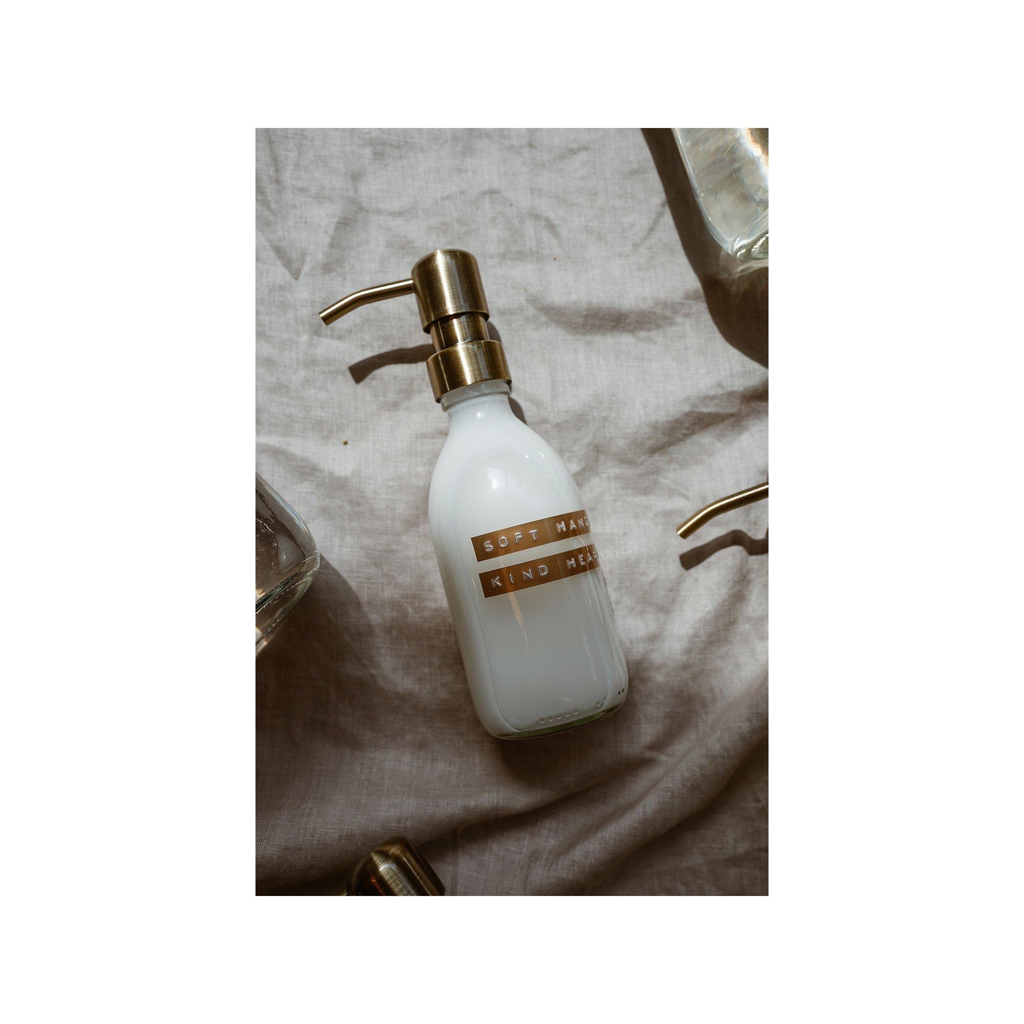 Wellmark Soft hands kind heart Handcreme