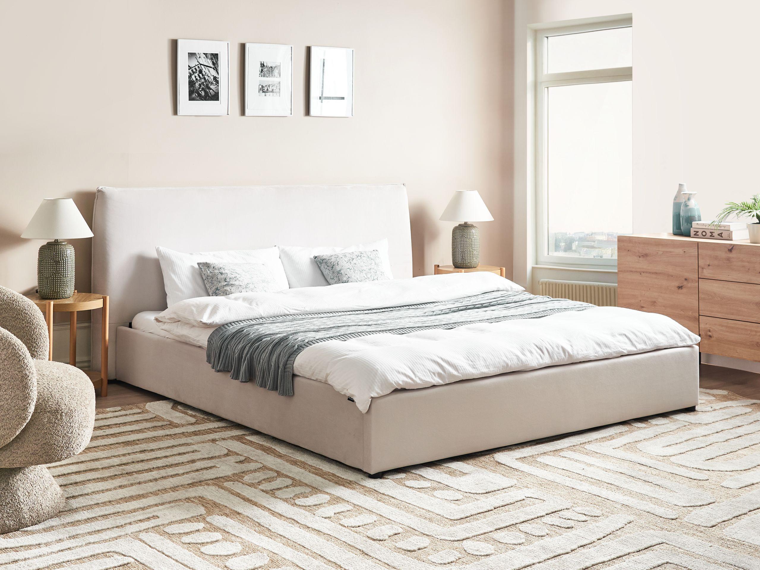 Beliani Bett mit Lattenrost aus Samtstoff Klassisch LAVAUR