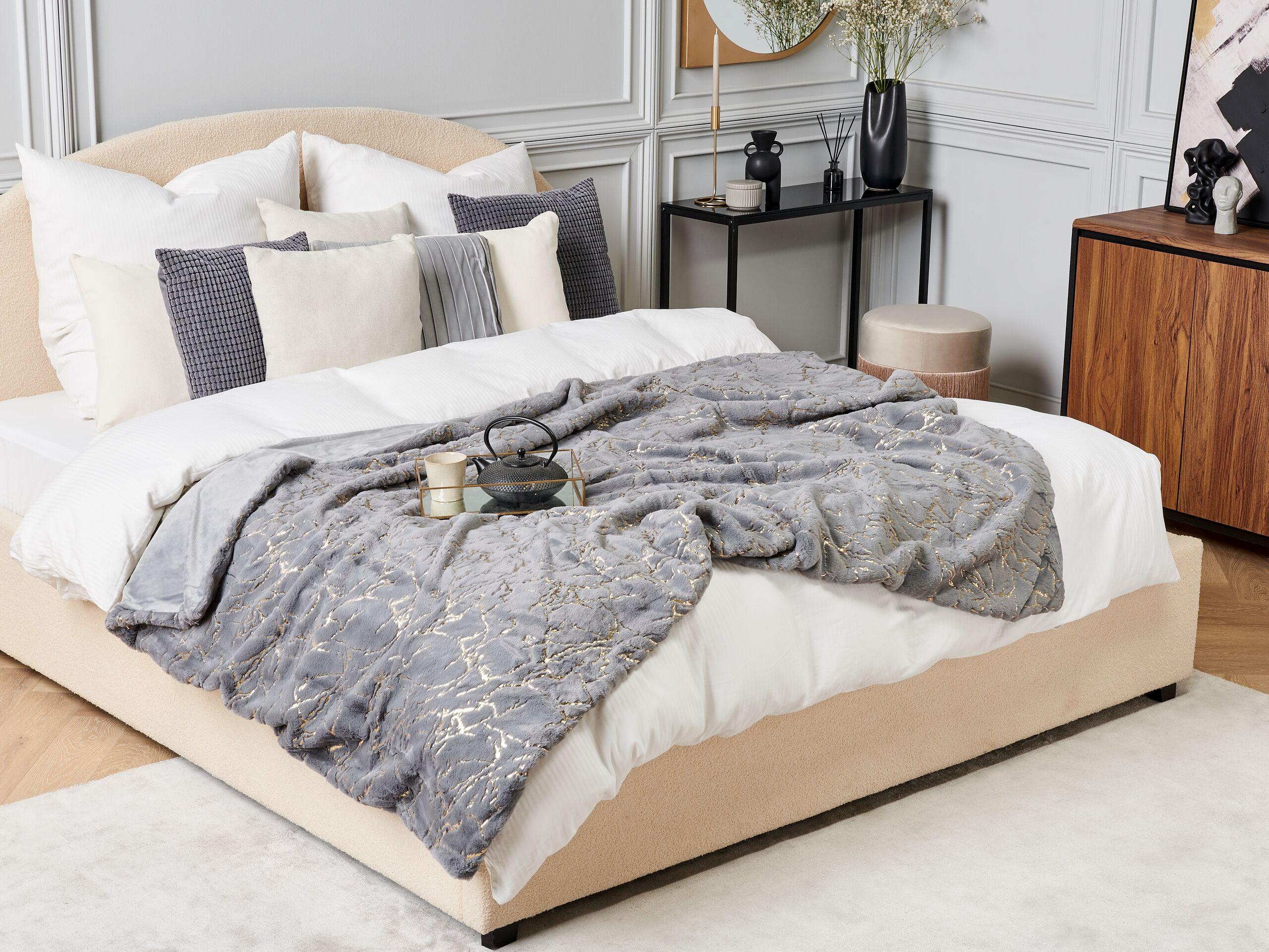 Beliani Kuscheldecke aus Polyester Modern GODAVARI
