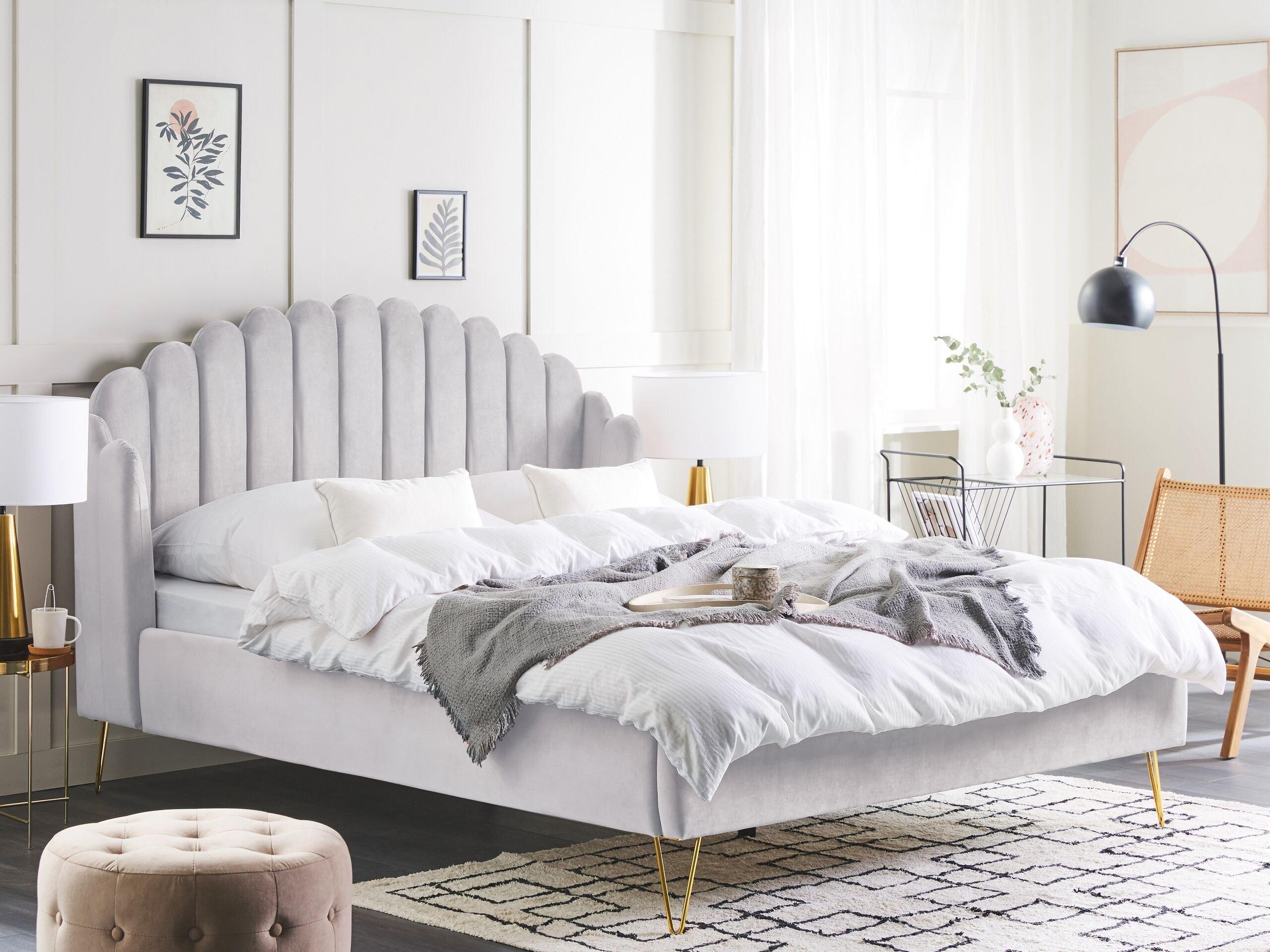 Beliani Bett mit Lattenrost aus Samtstoff Retro AMBILLOU