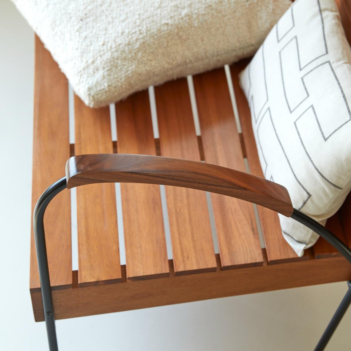 Tikamoon Bank aus massivem Akazienholz Key Wood