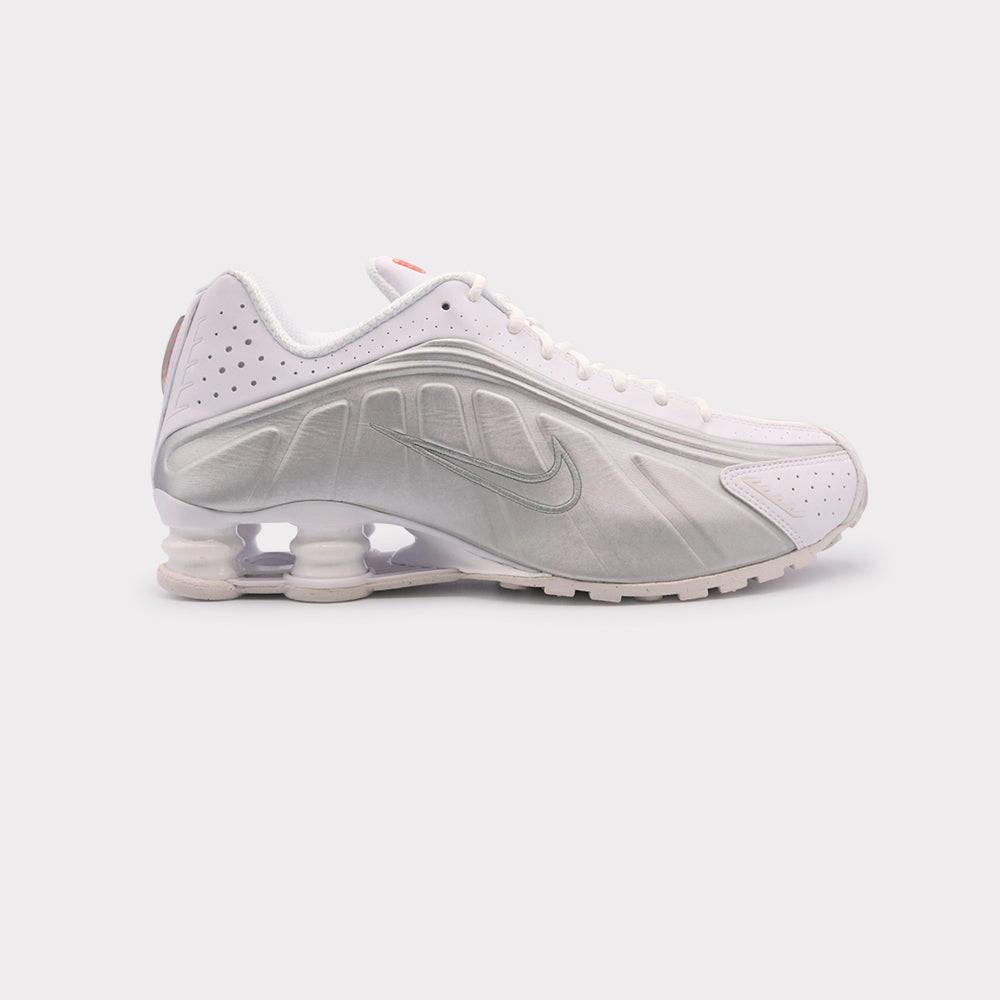 NIKE Shox R4 - White Metallic Silver