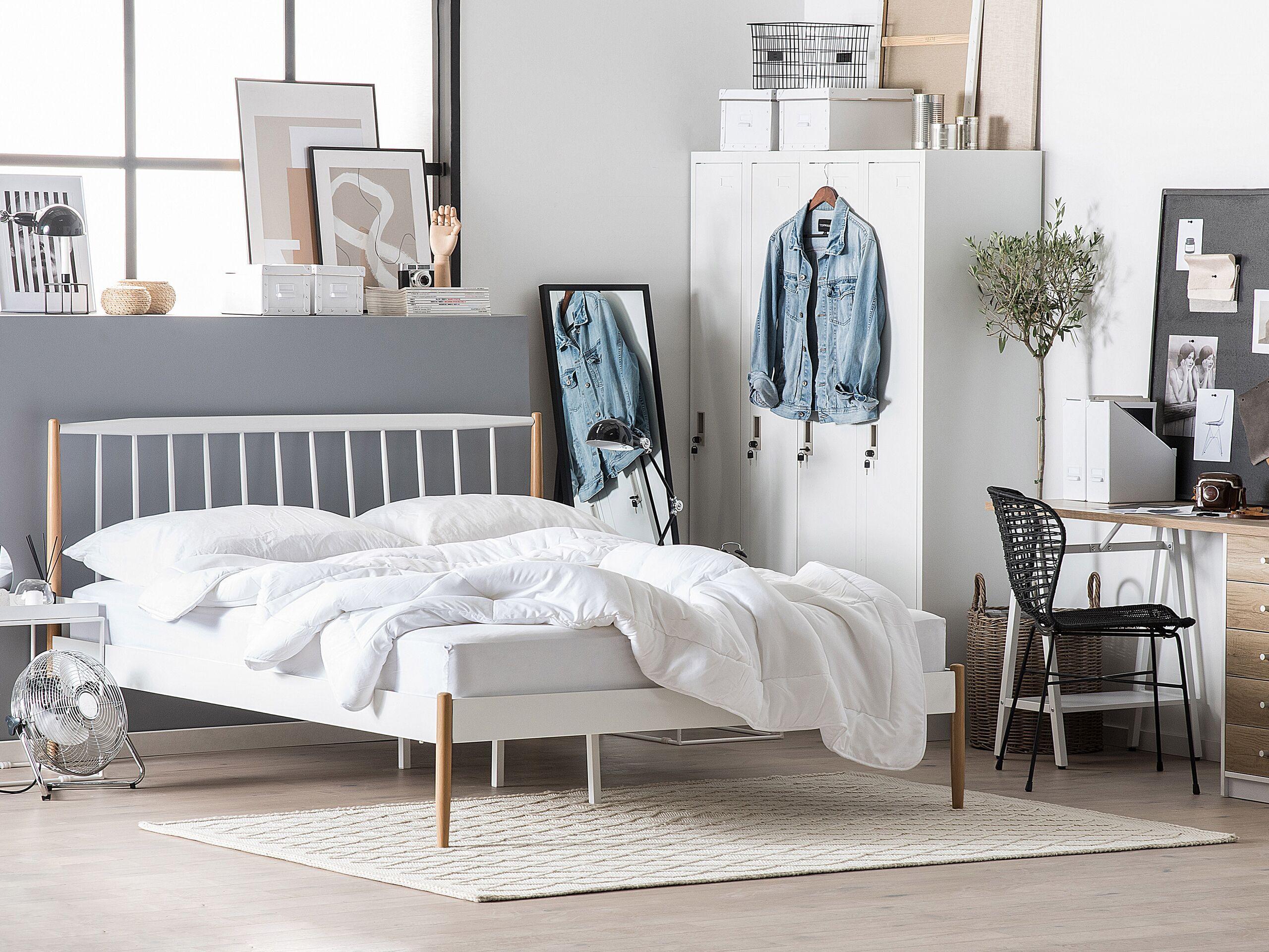 Beliani Bett mit Lattenrost aus Stahl Klassisch MAURS