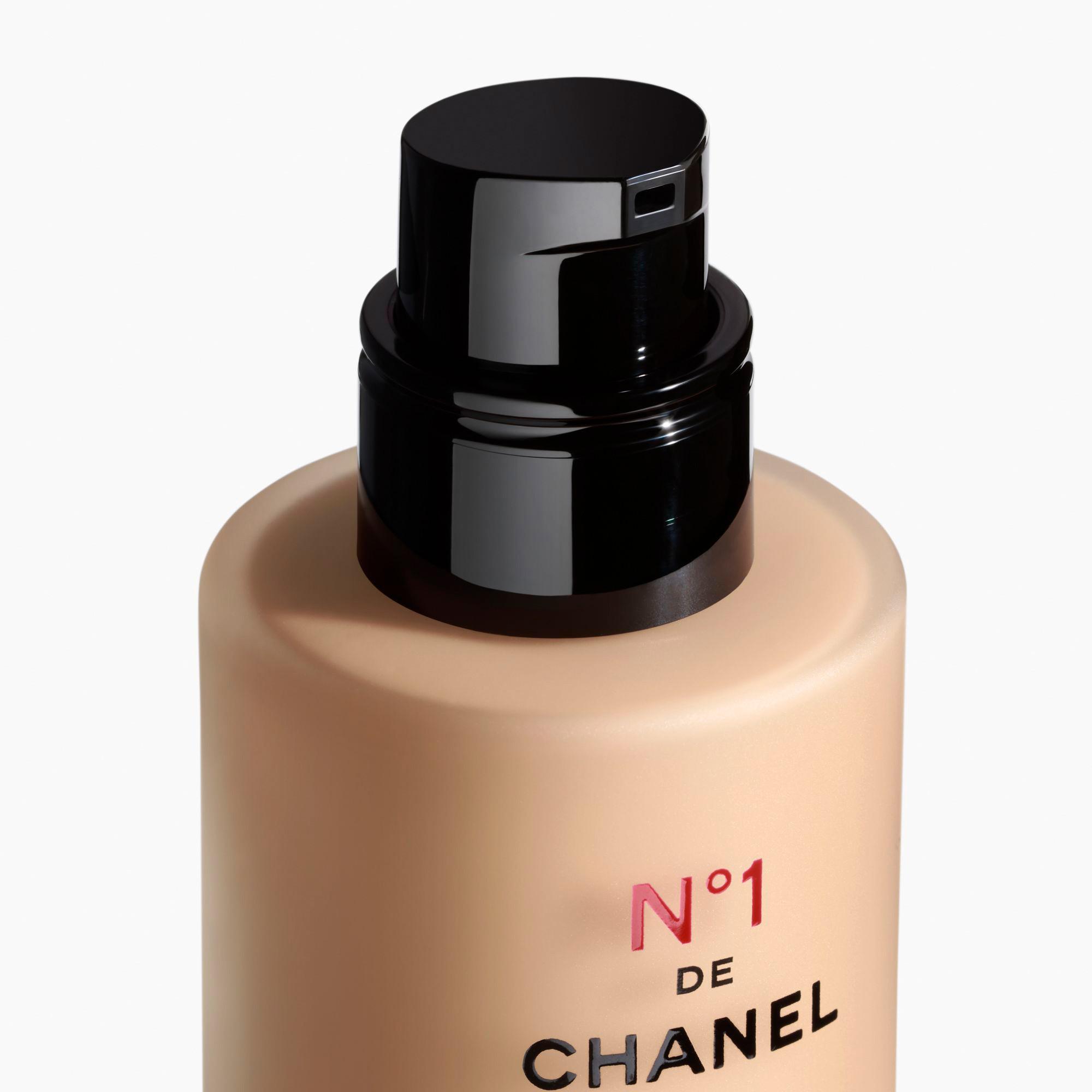 CHANEL N°1 DE CHANEL REVITALISIERENDE FOUNDATION verleiht leuchtkraft - spendet feuchtigkeit - schützt