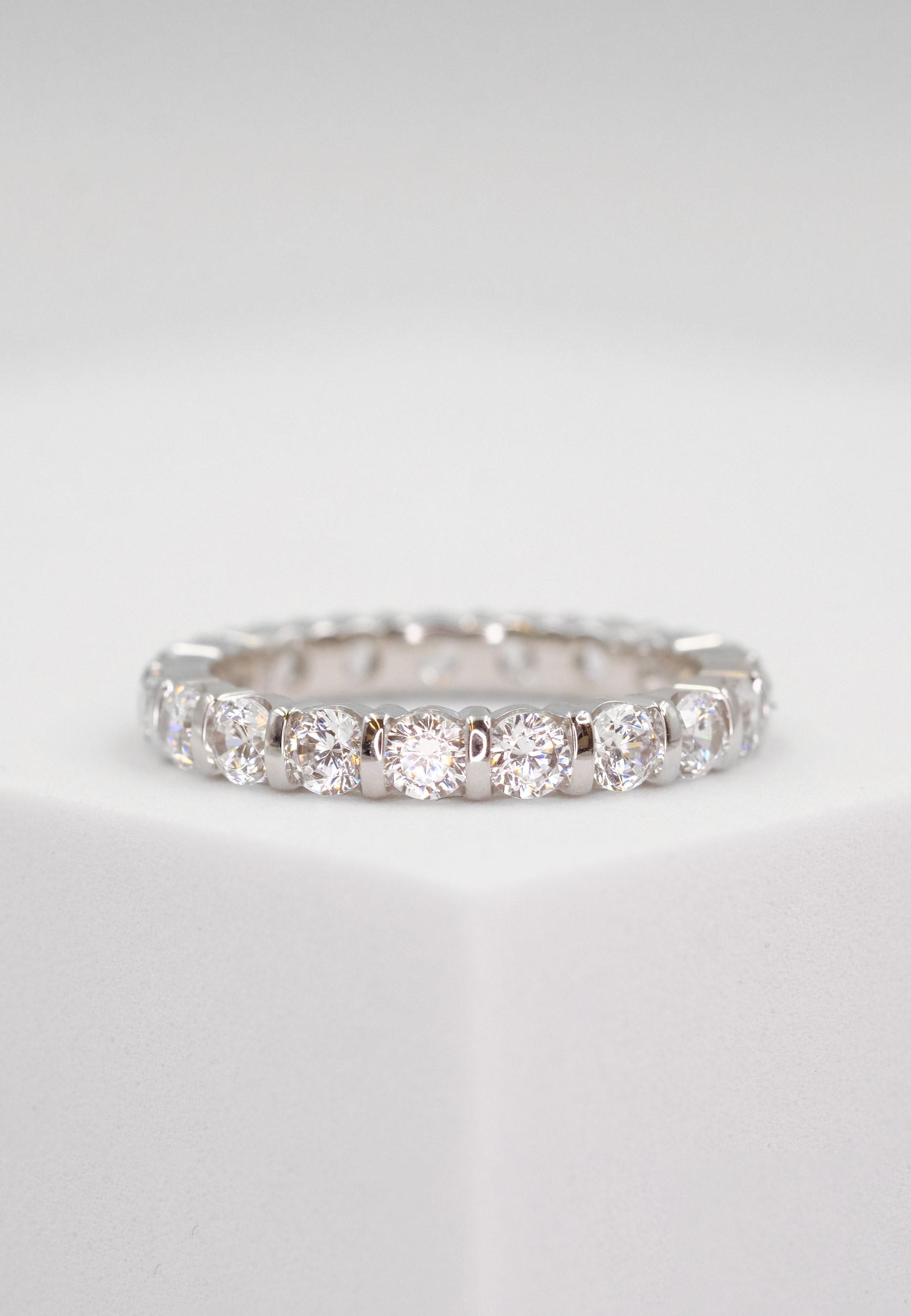 MUAU Schmuck Memoire Ring Weissgold 750 Zirkonia