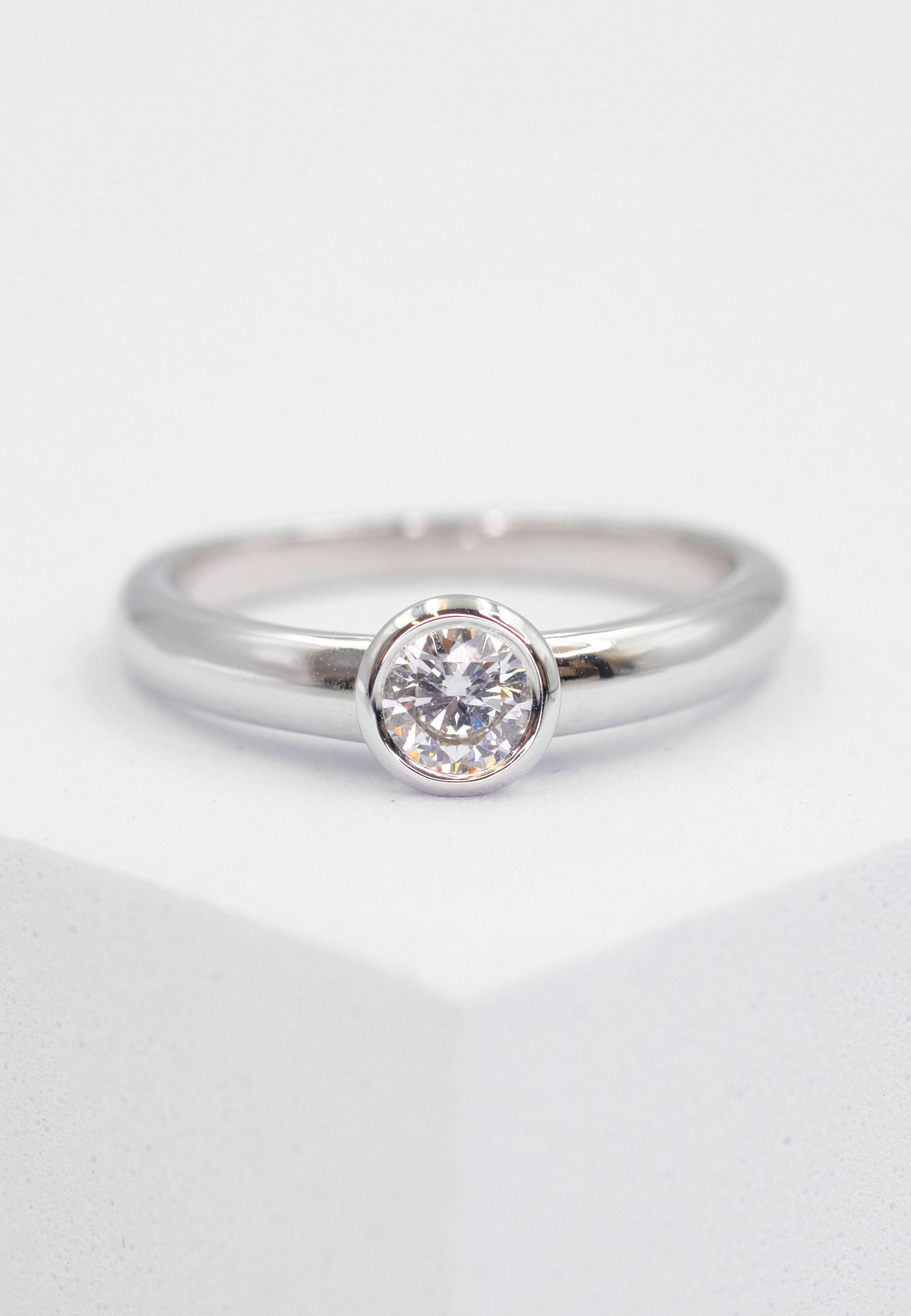MUAU Schmuck Solitaire Ring Diamant 0.30ct. Weissgold 750