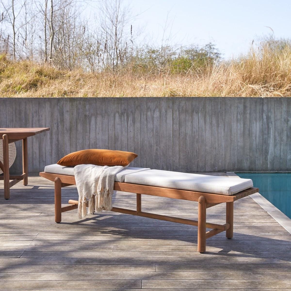 Tikamoon Outdoor Bank aus massivem Teak Fado