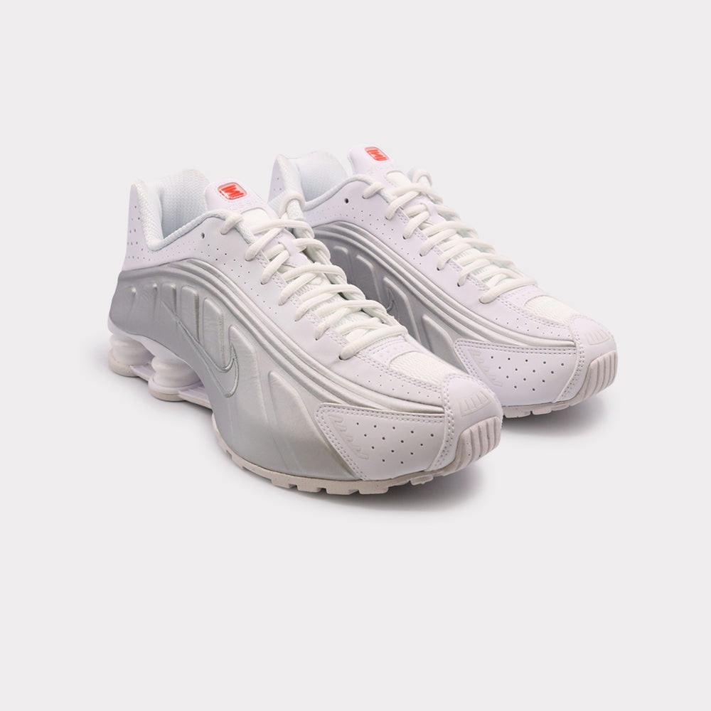 NIKE Shox R4 - White Metallic Silver