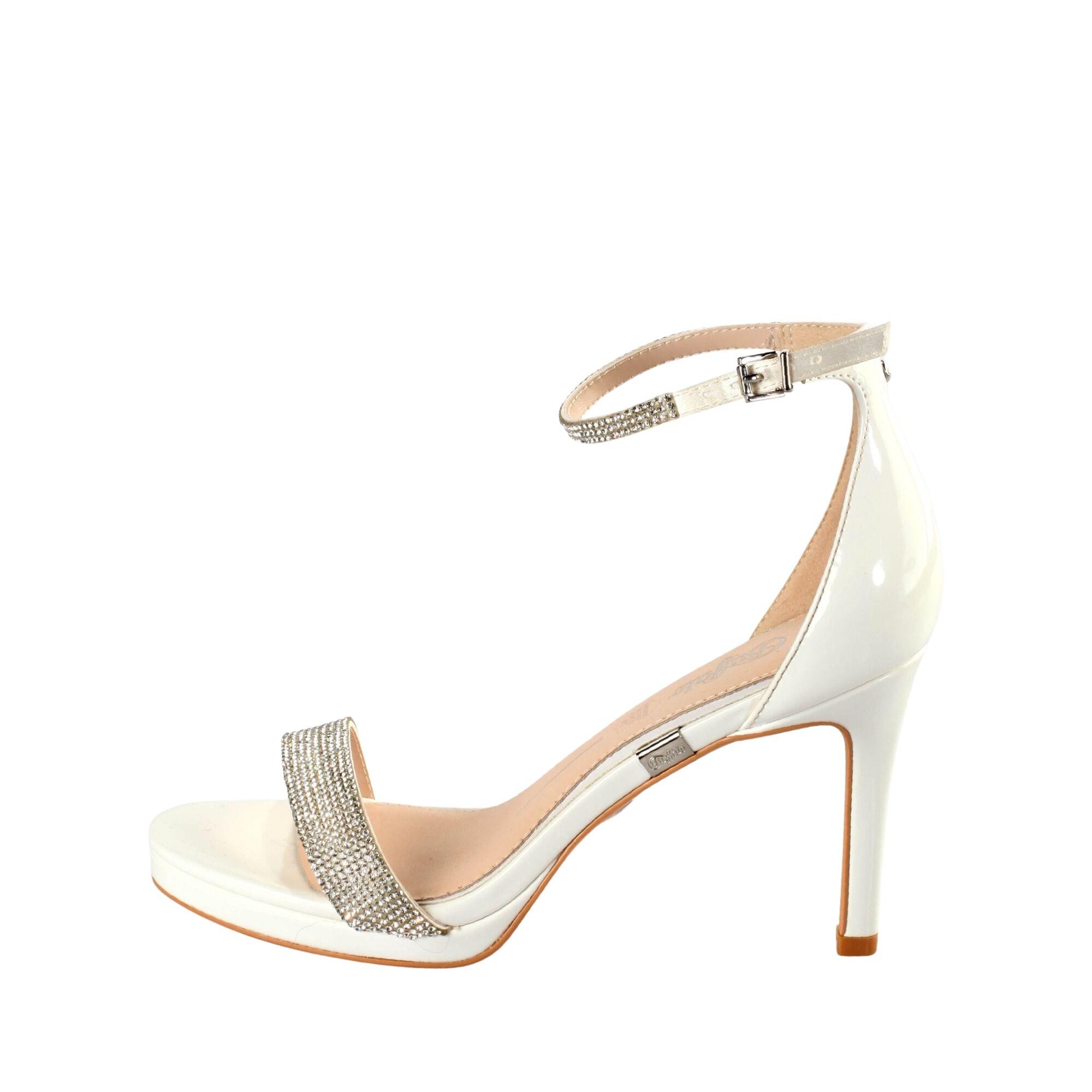Buffalo pumps Mary Belle