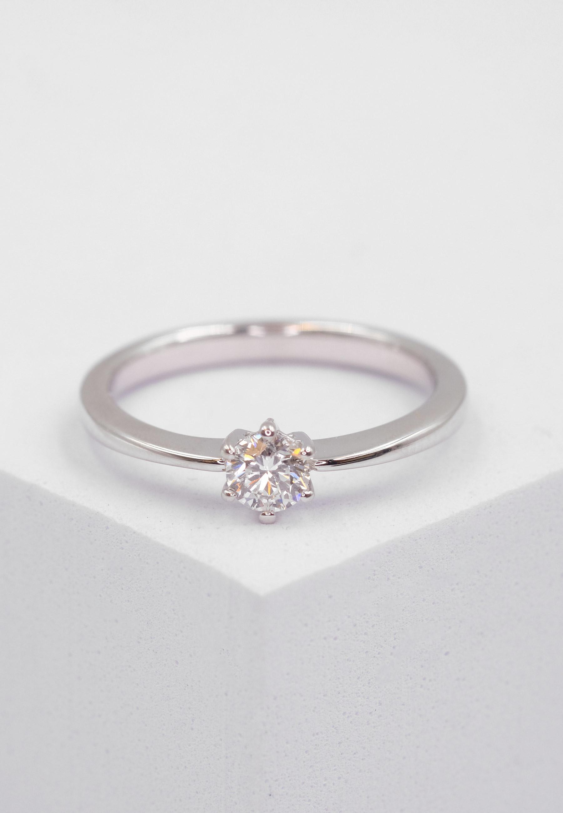 MUAU Schmuck Solitaire Ring Diamant 0.30ct. Weissgold 750