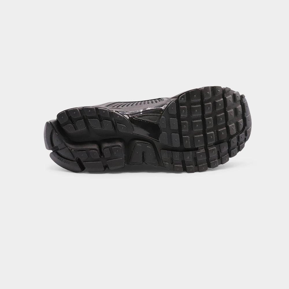 NIKE Zoom Vomero 5 - Black