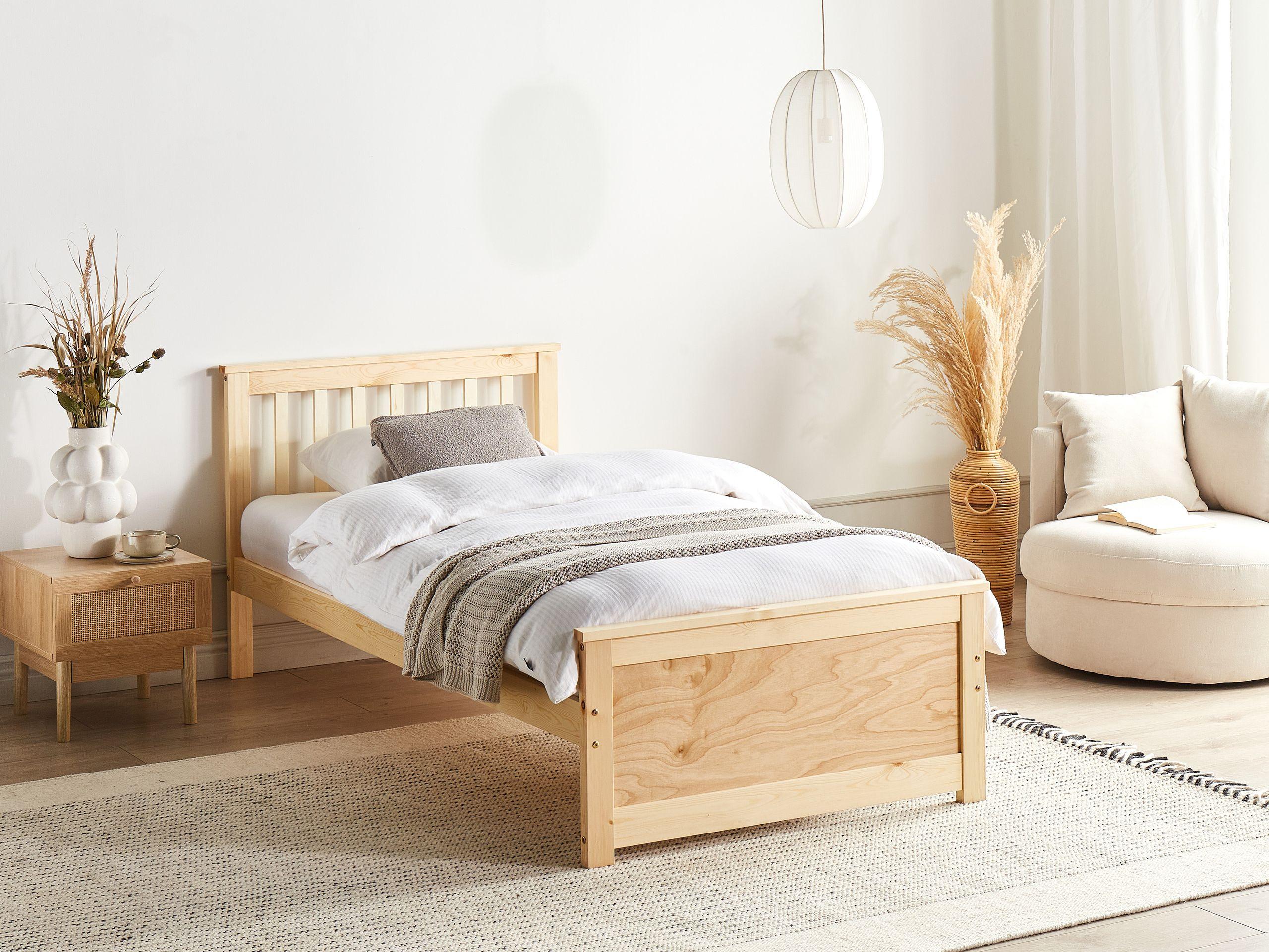Beliani Bett mit Lattenrost aus Kiefernholz Skandinavisch OLENDON