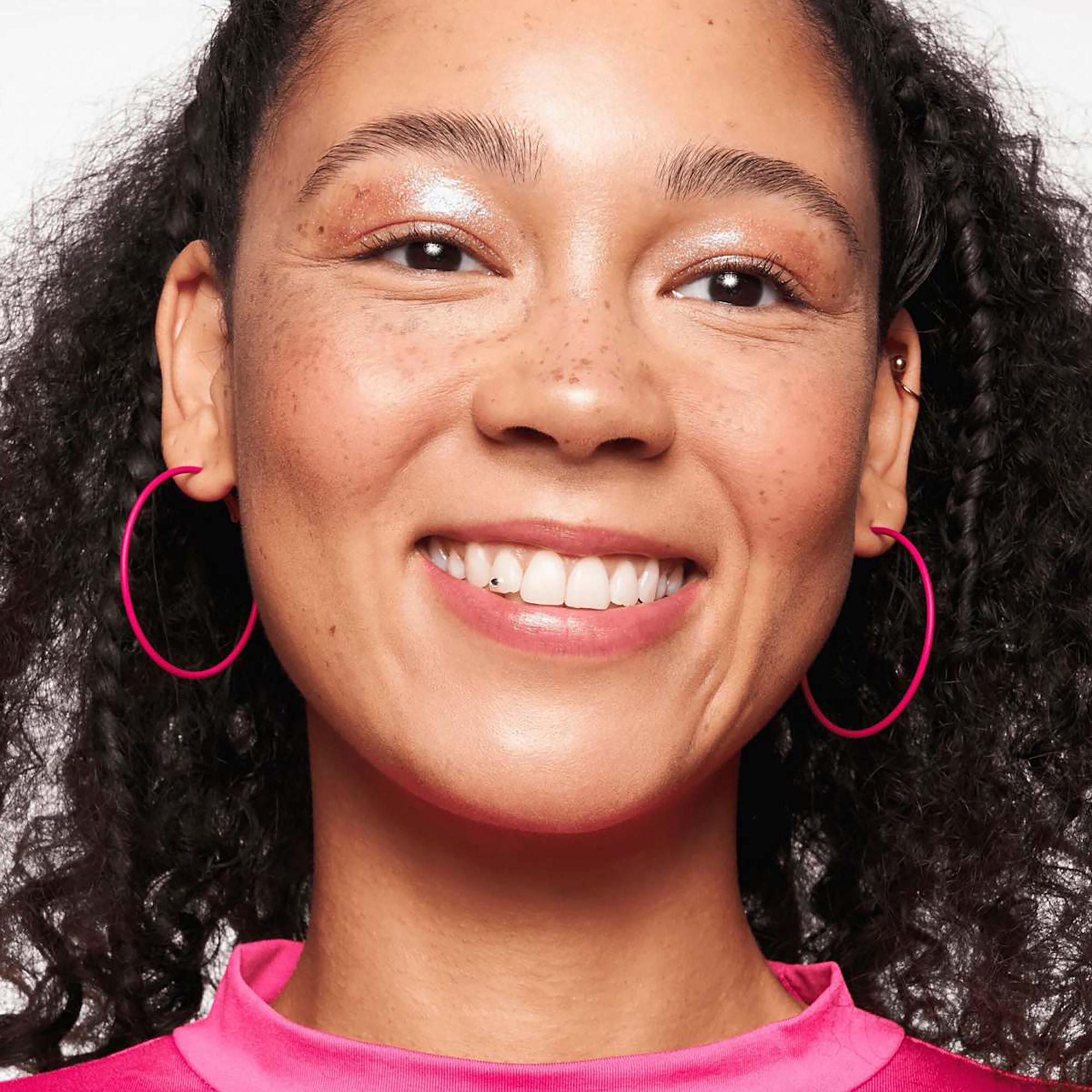 essence Skin Tint Hydrating Natural Finish