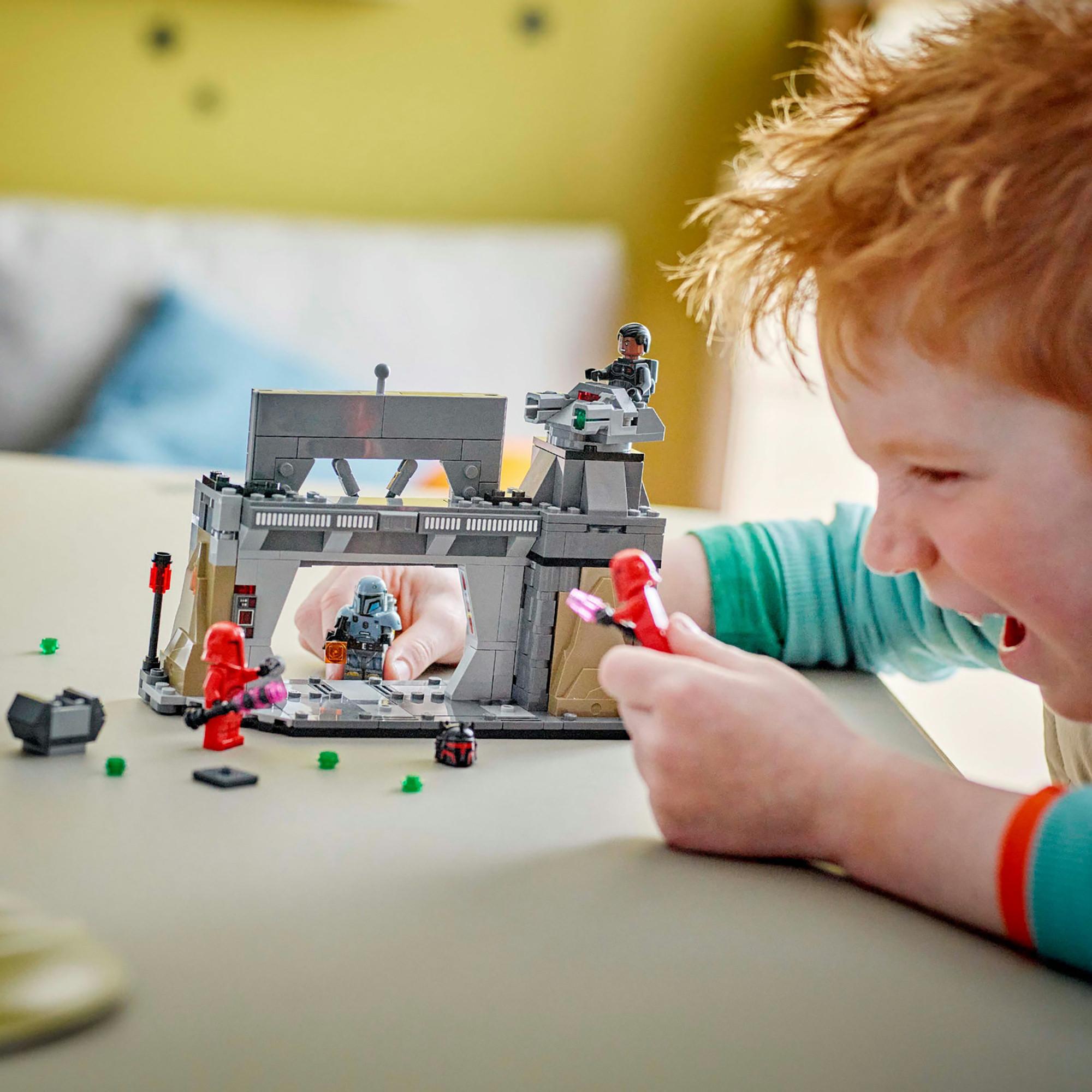 LEGO® 75386 Duell zwischen Paz Vizsla™ und Moff Gideon™