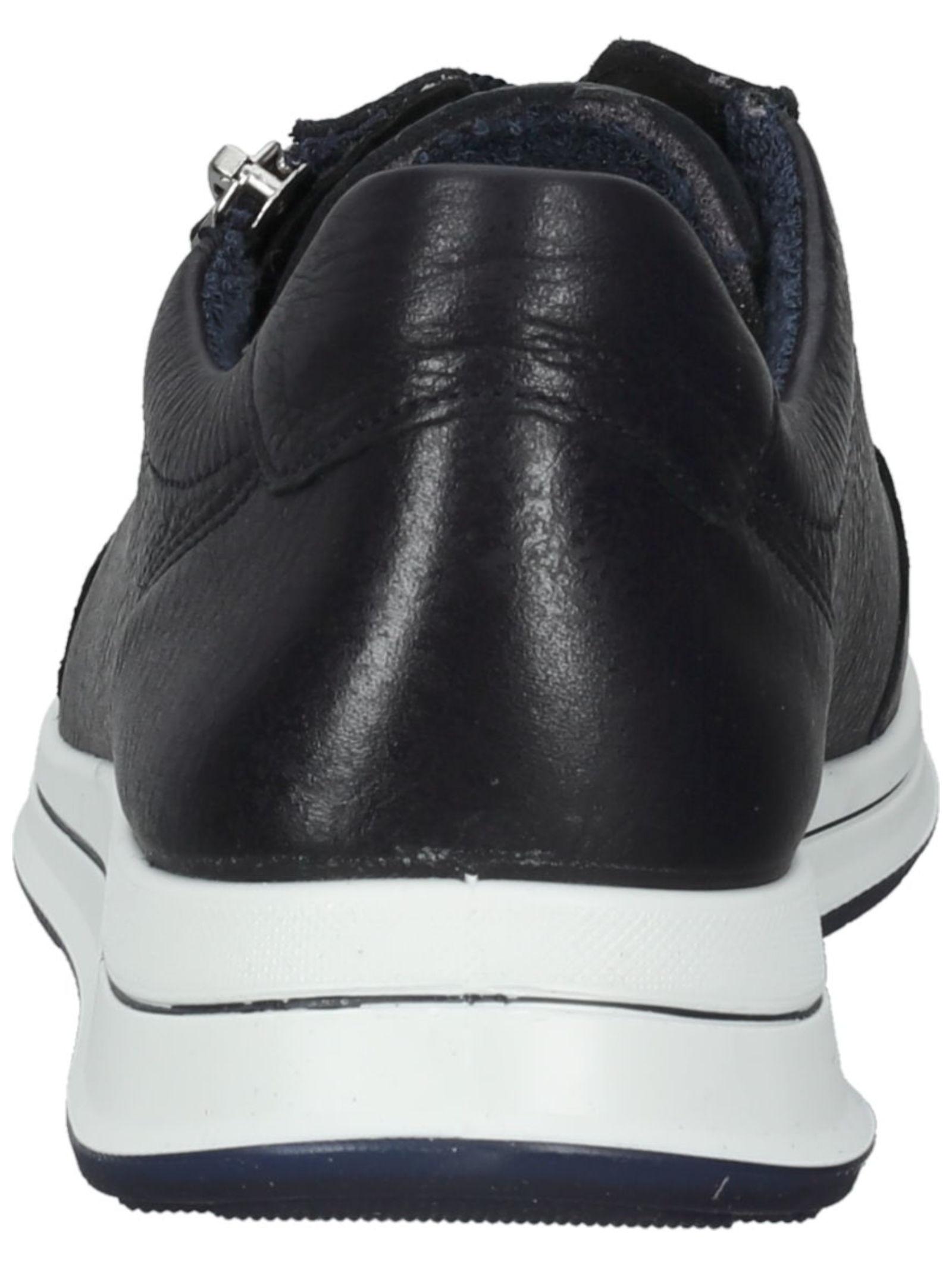ara Sneaker