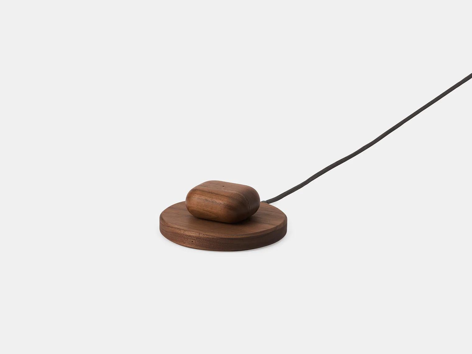 Oakywood Slim Charging Pad - Kabelloses Ladegerät aus Massivholz - Walnuss