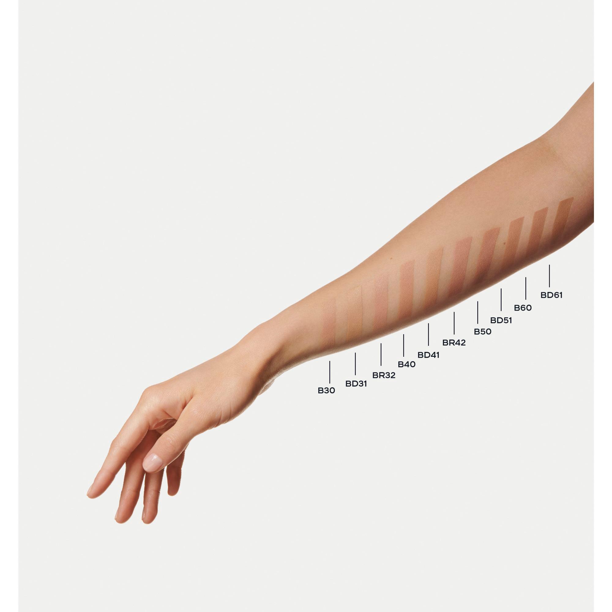 CHANEL N°1 DE CHANEL REVITALISIERENDE FOUNDATION verleiht leuchtkraft - spendet feuchtigkeit - schützt