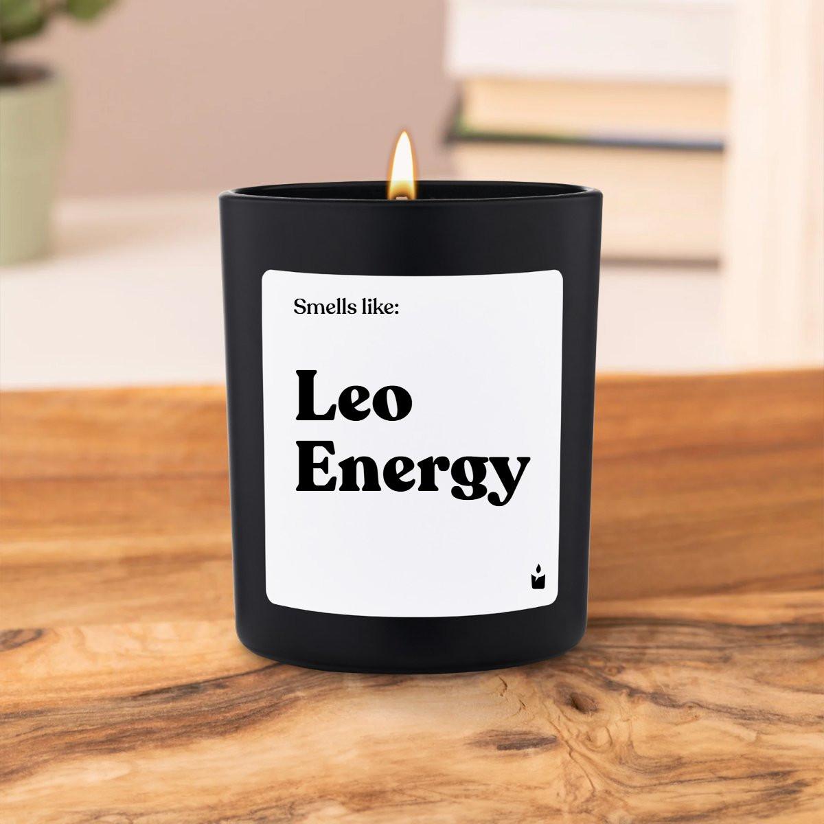 CandleHand Duftkerze Woody Smells like: Leo Energy