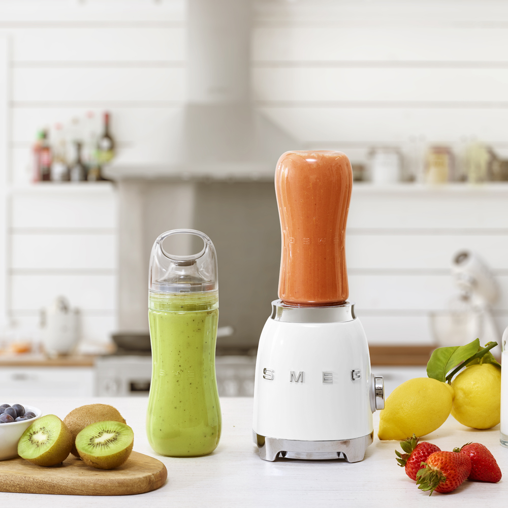 Smeg Sportblender PBF01 0,6 L Vit