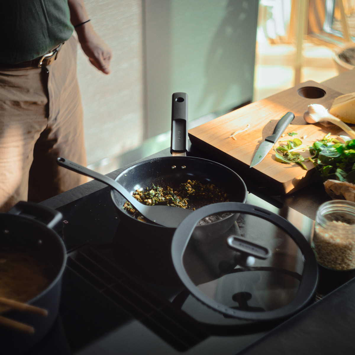 Fiskars Hard Face keramisk traktörpanna med lock 26 cm