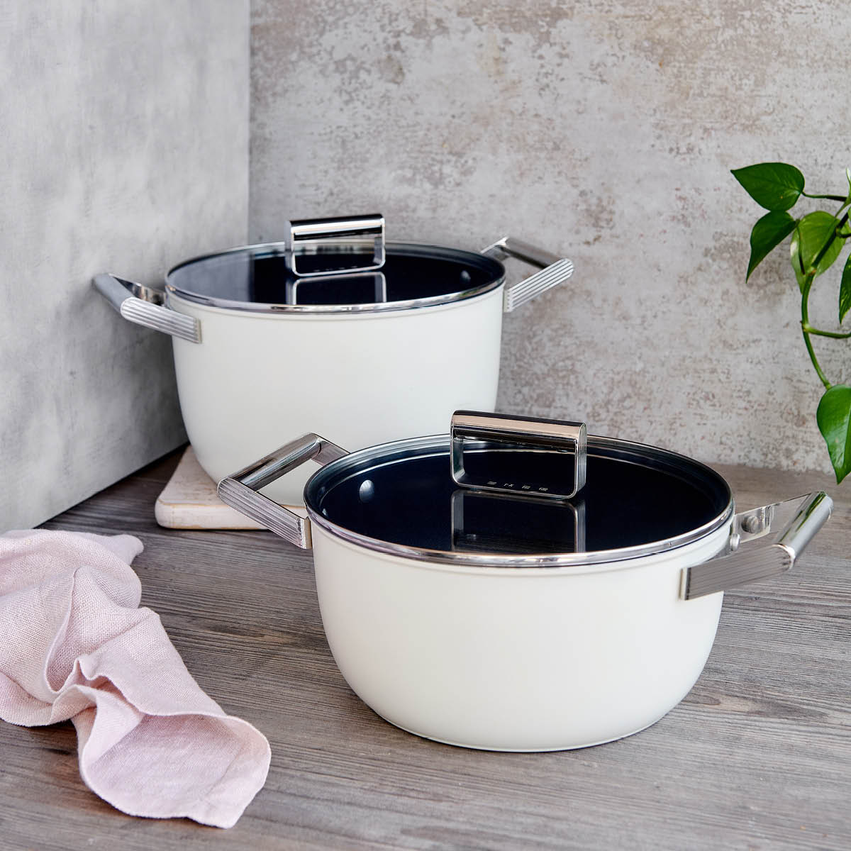 Smeg Kastrull Lock 26 cm Creme