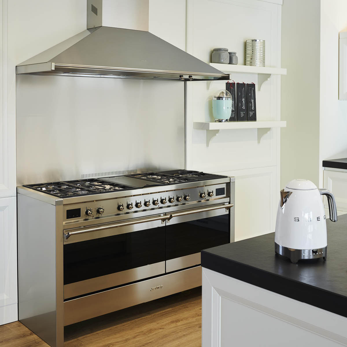 Smeg Vattenkokare 7 temperaturer KLF04 1,7 L Vit