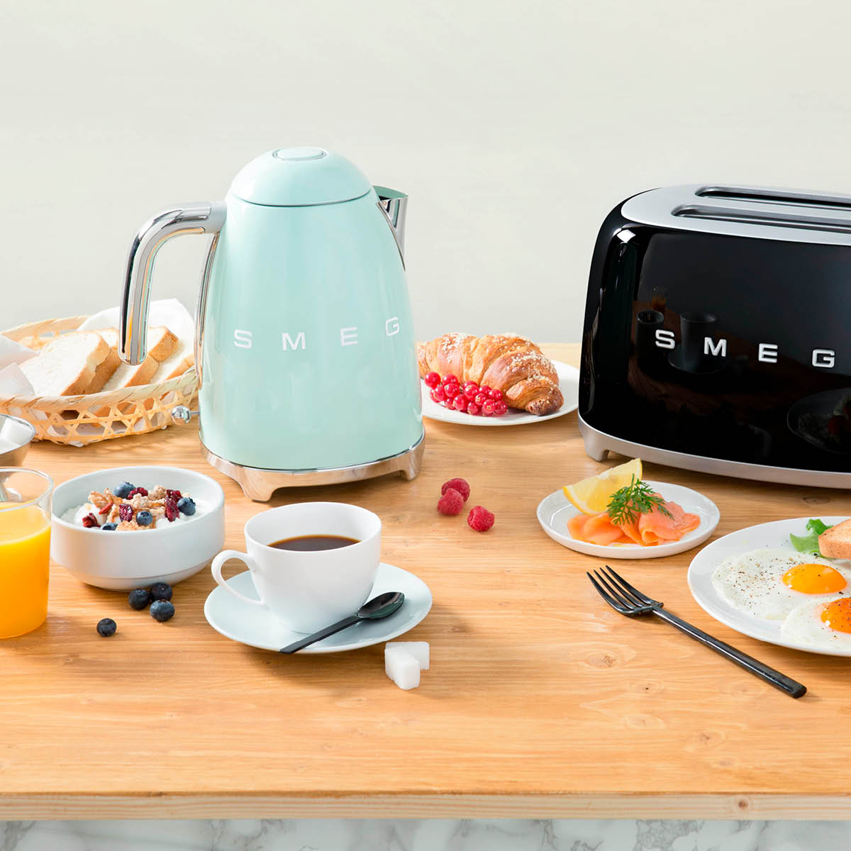 Smeg Vattenkokare KLF03 1,7 L Pastellgrön