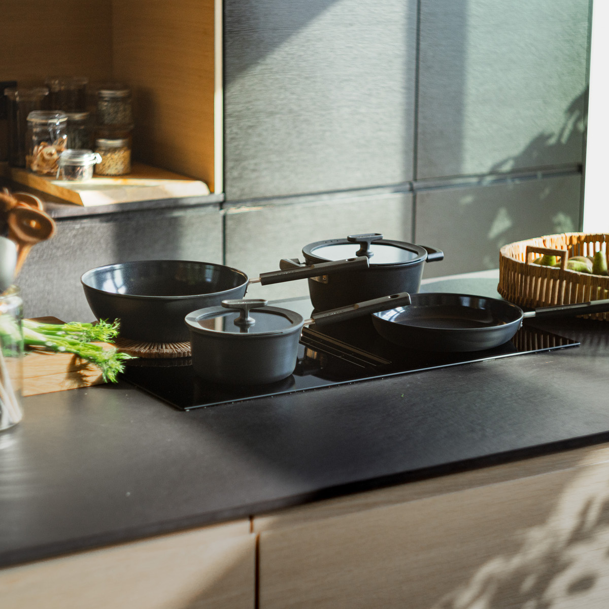 Fiskars Hard Face keramisk traktörpanna med lock 26 cm