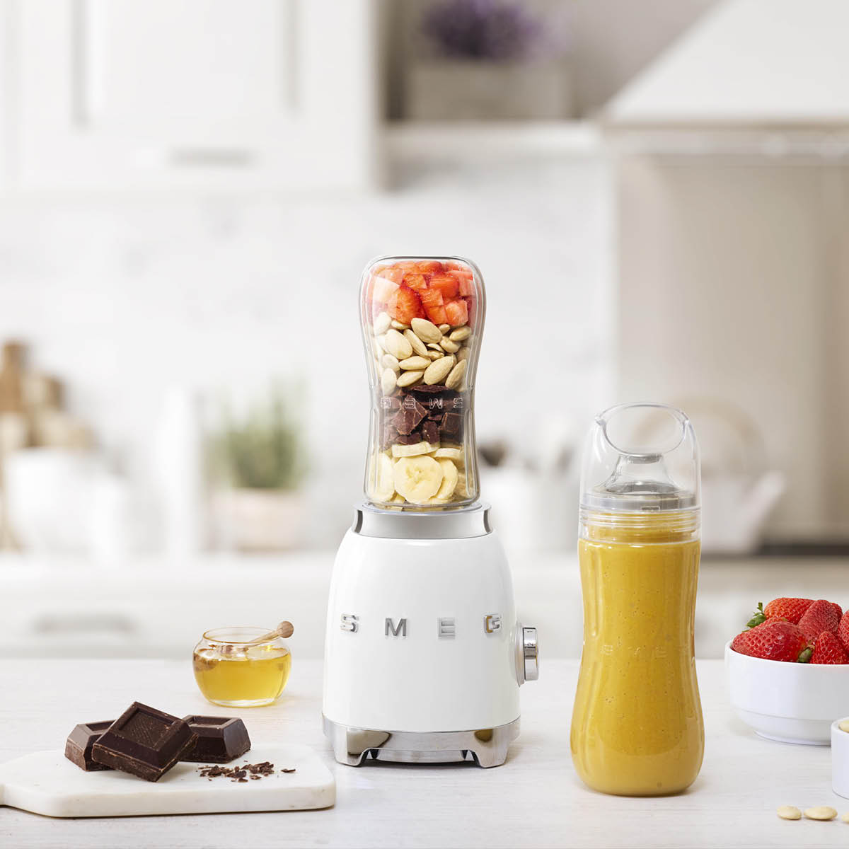 Smeg Sportblender PBF01 0,6 L Vit