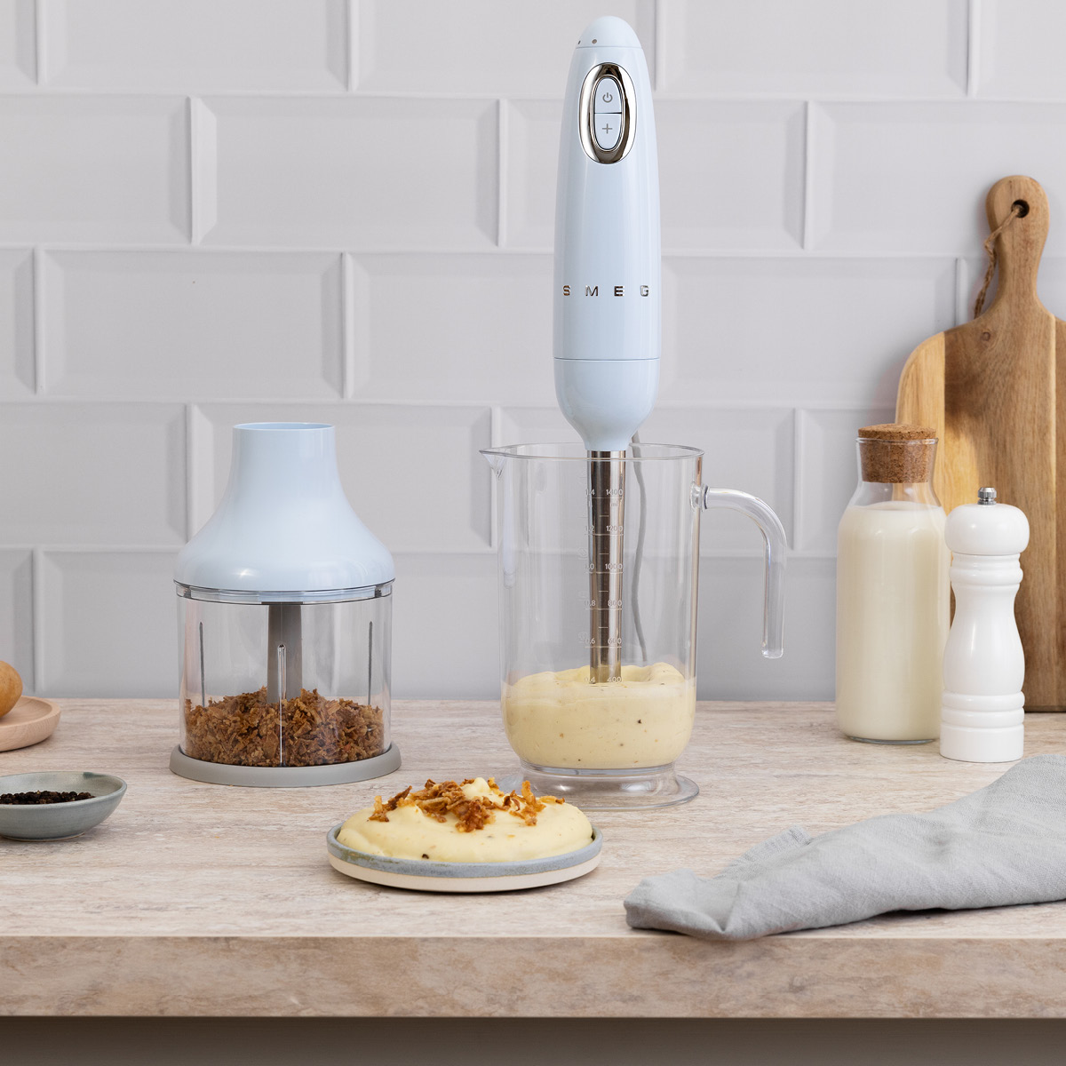 Smeg stavmixer med tillbehör HBF03 pastellblå