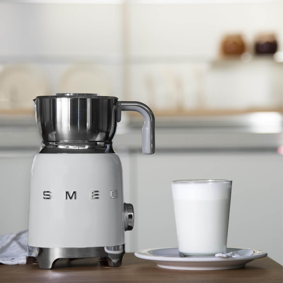 Smeg Mjölkskummare MFF11 600 ml Vit