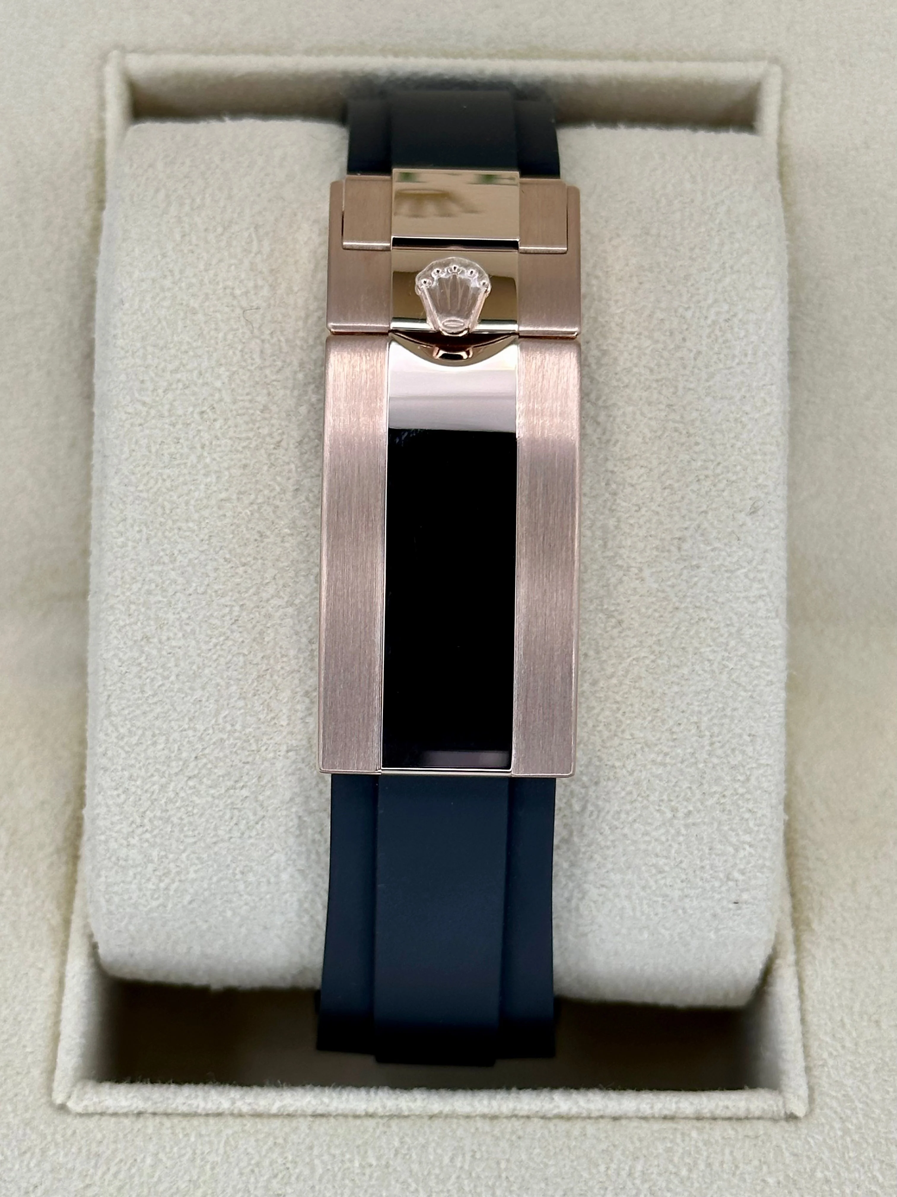 Yacht-Master 40mm 126655 Rose Gold Oysterflex Black Dial