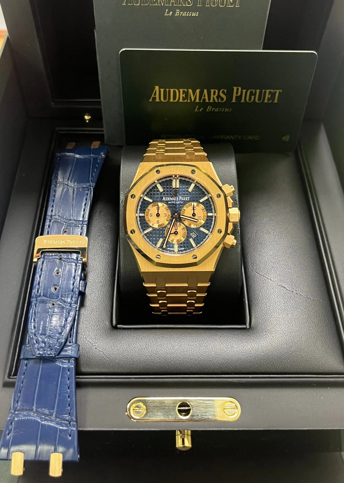 Audemars Piguet Royal Oak Selfwinding Chronograph/ 18k Rose Gold/ Blue Dial/ Pink Sub-Dials (26331OR.OO.D315CR.01)
