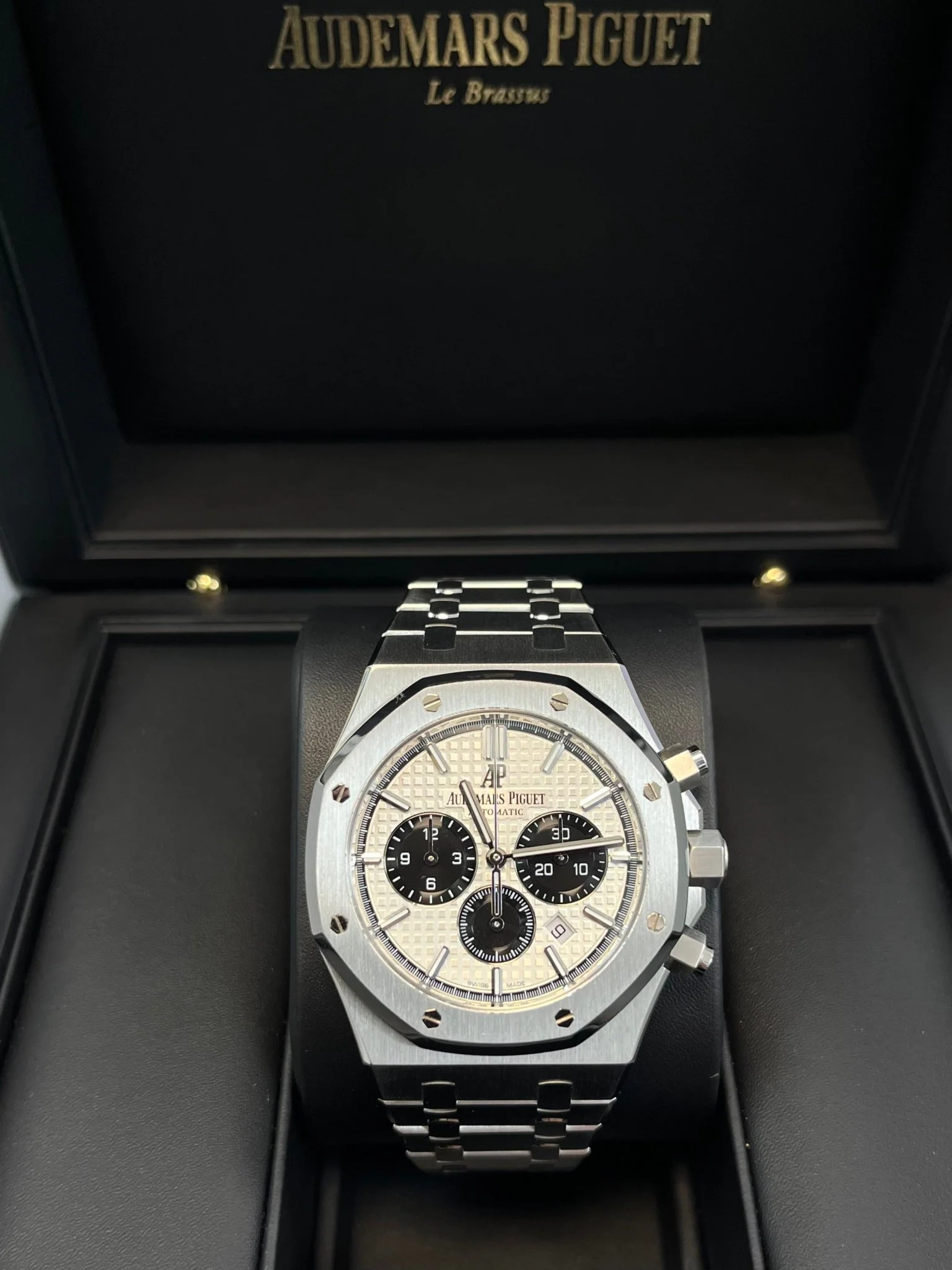 Audemars Piguet Royal Oak Selfwinding Chronograph/ Stainless Steel/ Panda Dials (Ref#26331ST.OO.1220ST.03)